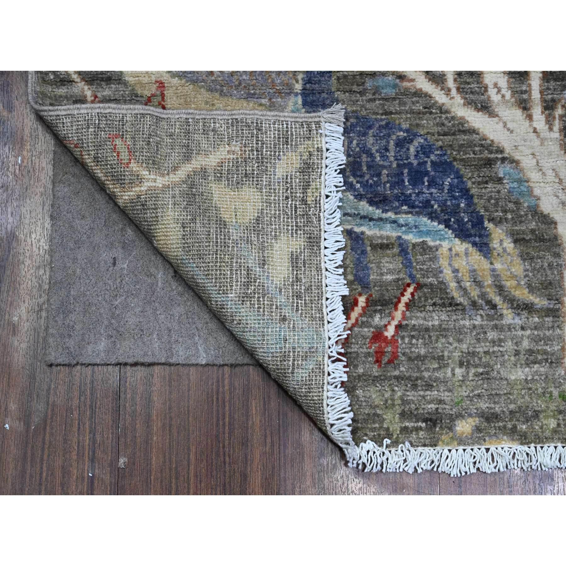 Dies ist eine wirklich echte one-of-a-kind afghanischen Peshawar mit Birds of Paradise Design, handgeknüpft, reine Wolle, Orientteppich. Es wurde monatelang von erfahrenen Kunsthandwerkern in jahrhundertealten Webtechniken geknüpft.
Primäre