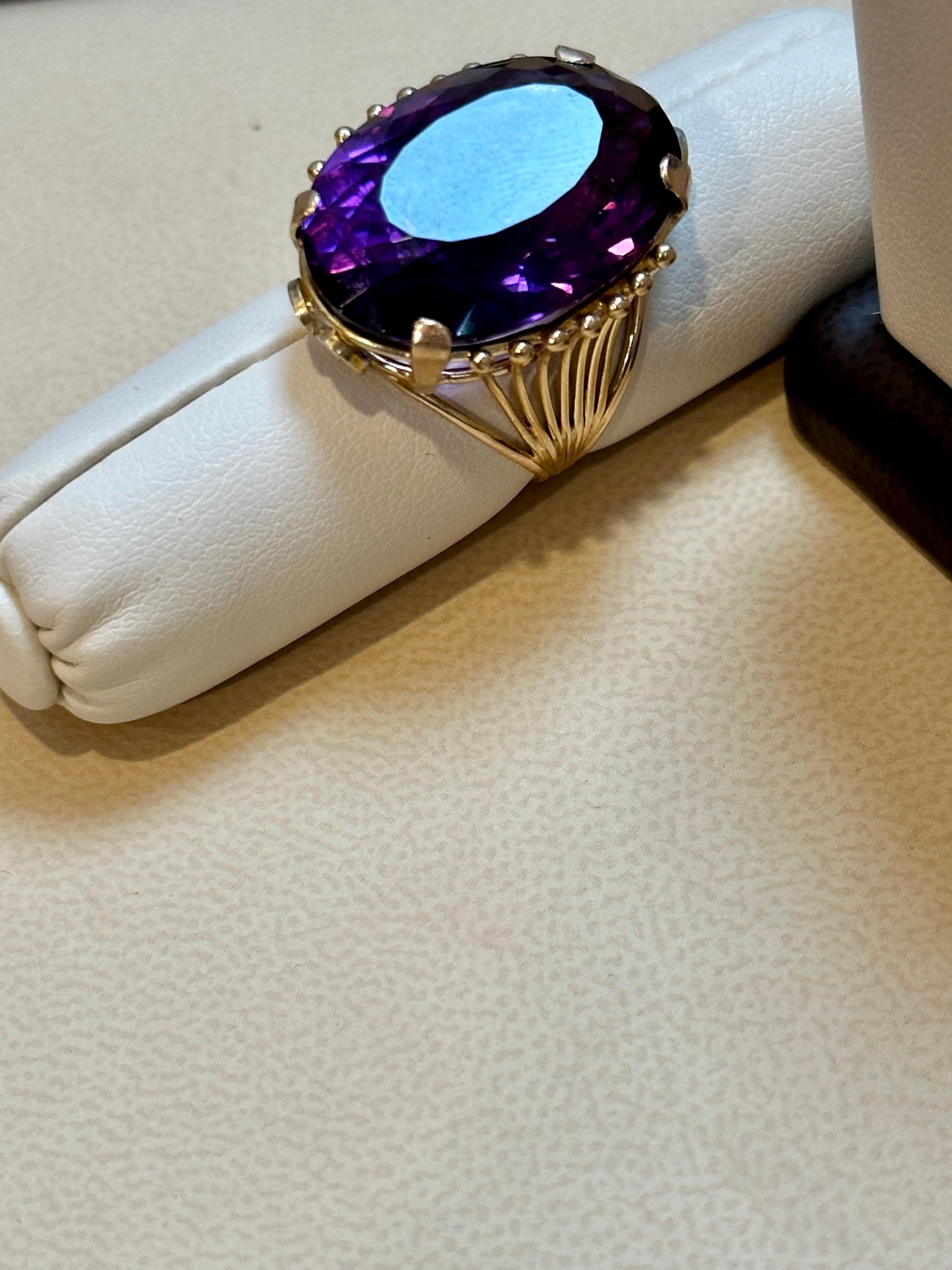 27 Carat Amethyst Cocktail Ring in 14 Karat Yellow Gold In Excellent Condition For Sale In New York, NY