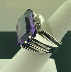 27 carat Amethyst & Diamond ring in 18 KT white gold