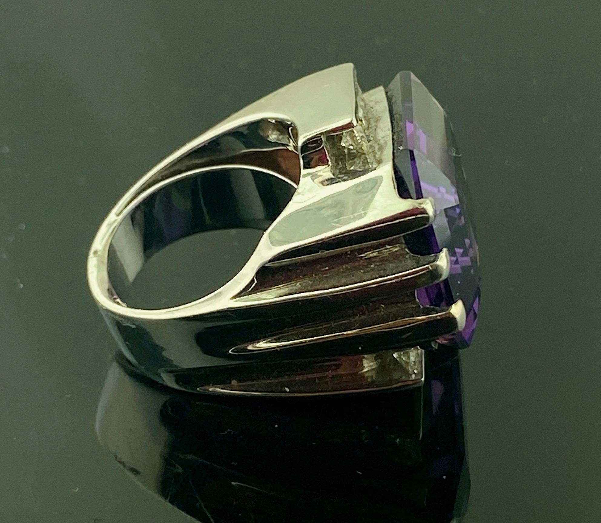 27 carat Amethyst & Diamond ring in 18 KT white gold 1