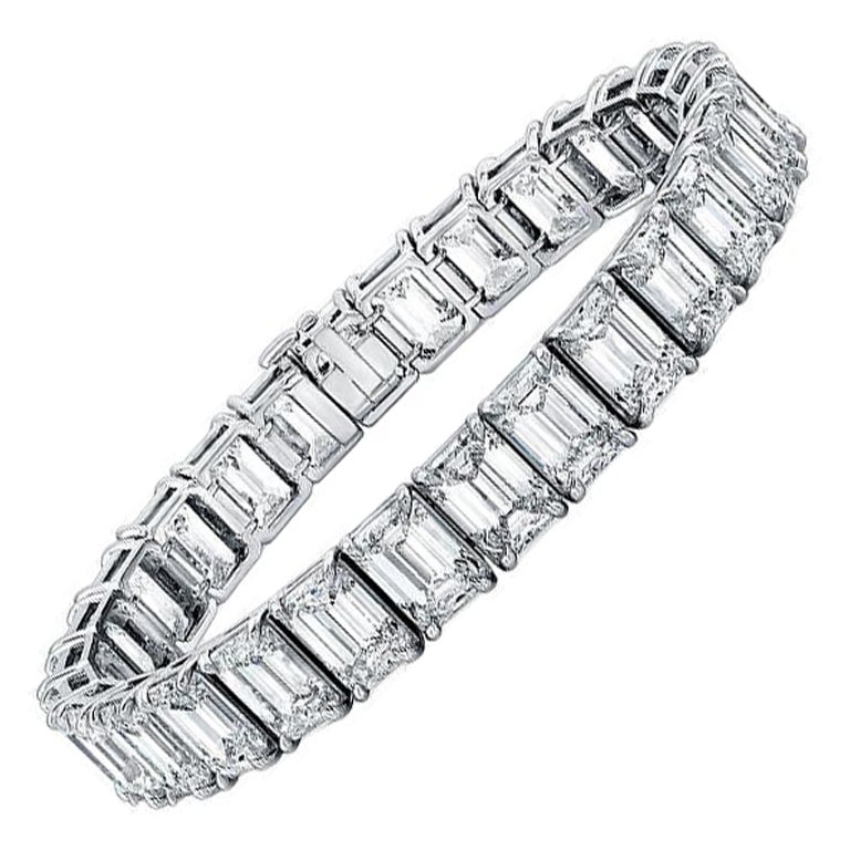 27 Carat Carat White Gold Tennis Bracelet Emerald cut Diamonds D/F Color