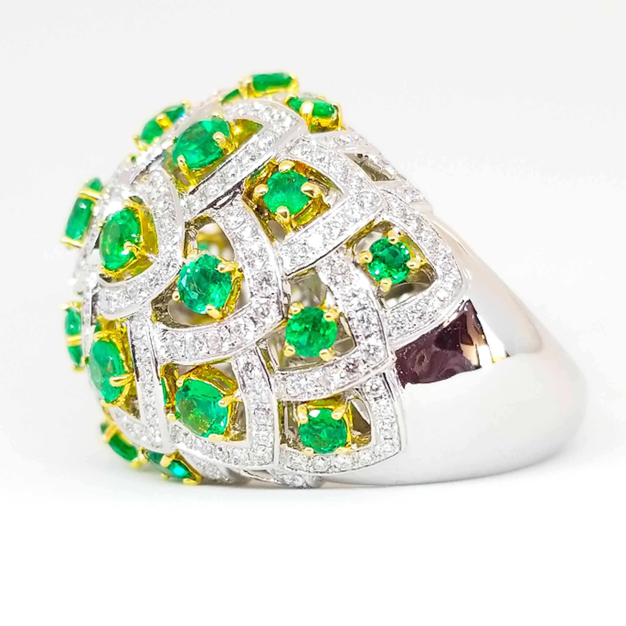 2.7 Carat Emerald and 1.8 Carat White Diamond Lotus Flower Bombe Ring 18 Karat For Sale 5