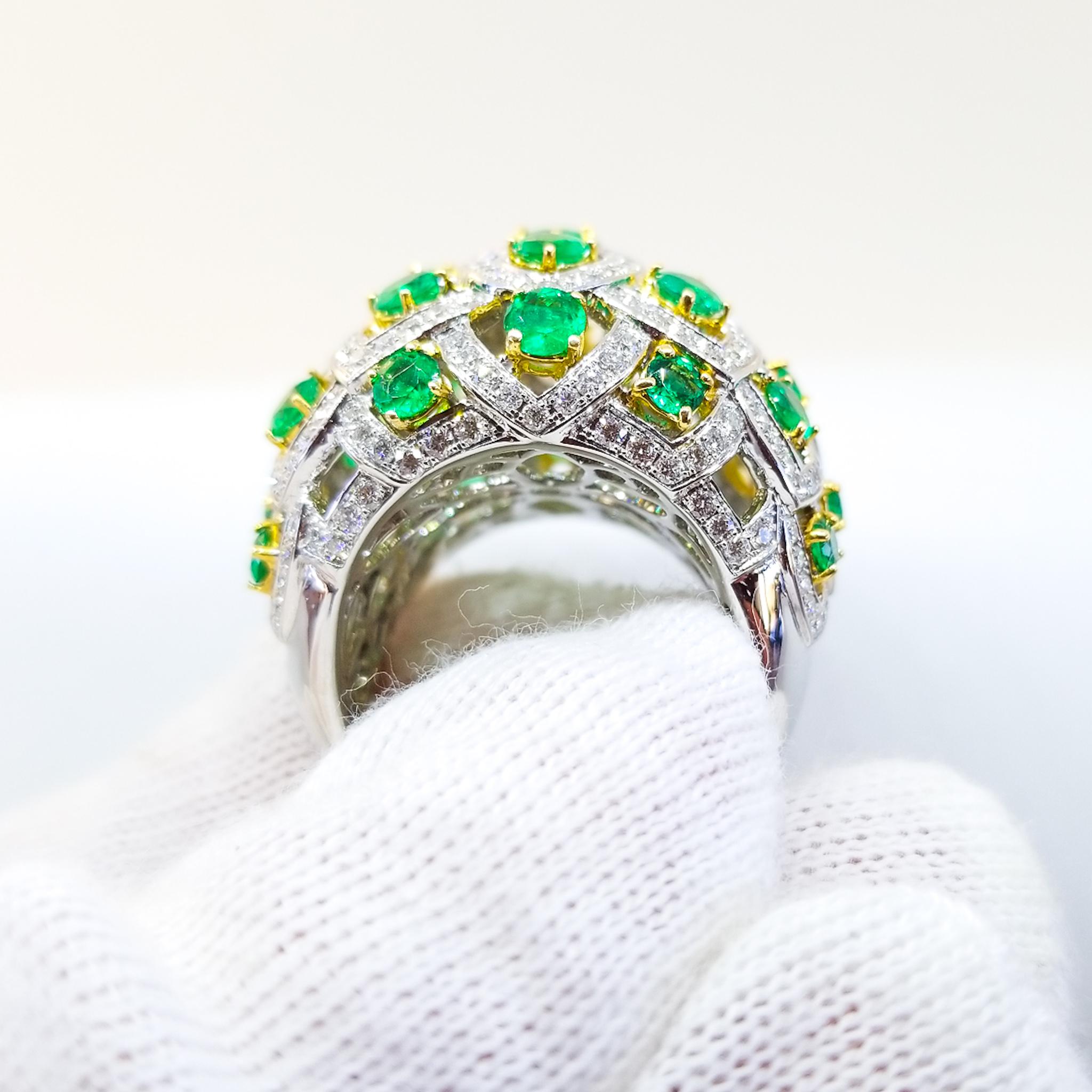 2.7 Carat Emerald and 1.8 Carat White Diamond Lotus Flower Bombe Ring 18 Karat For Sale 6