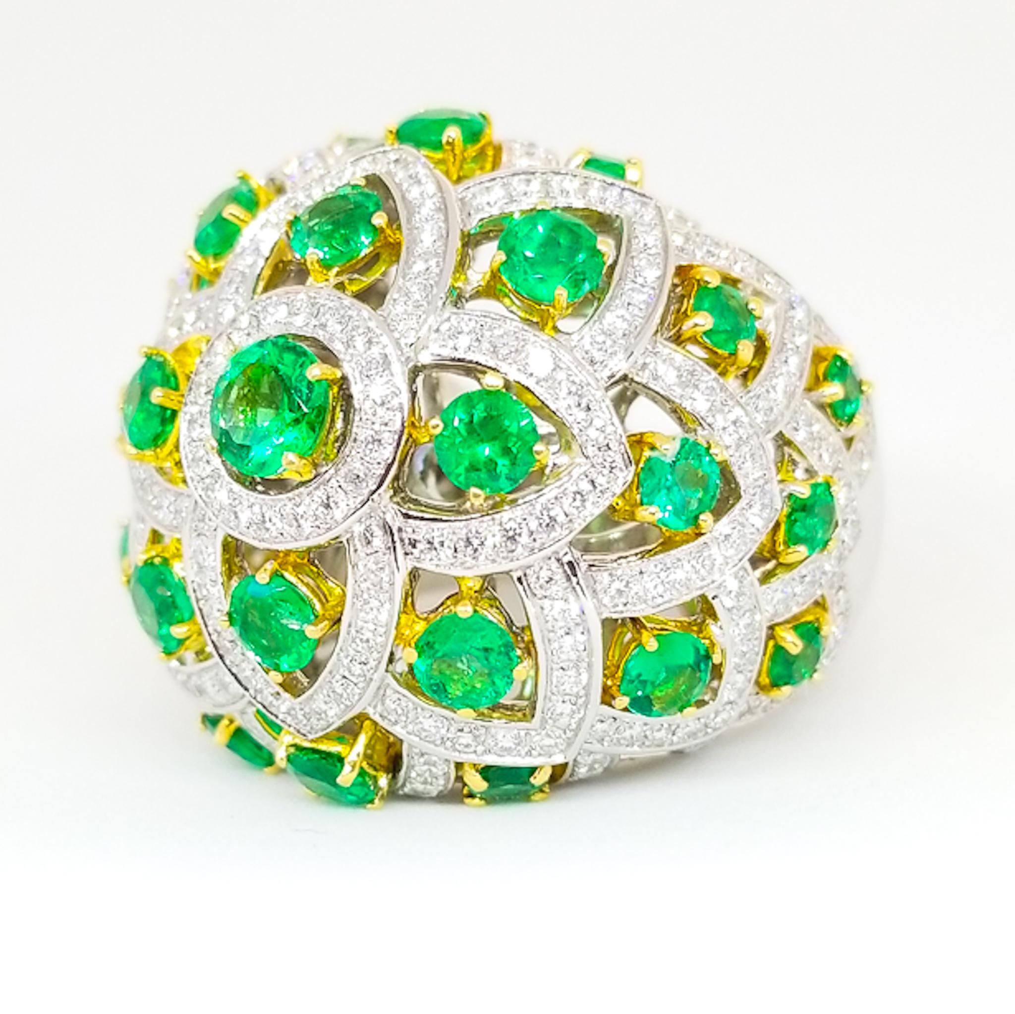 Round Cut 2.7 Carat Emerald and 1.8 Carat White Diamond Lotus Flower Bombe Ring 18 Karat For Sale