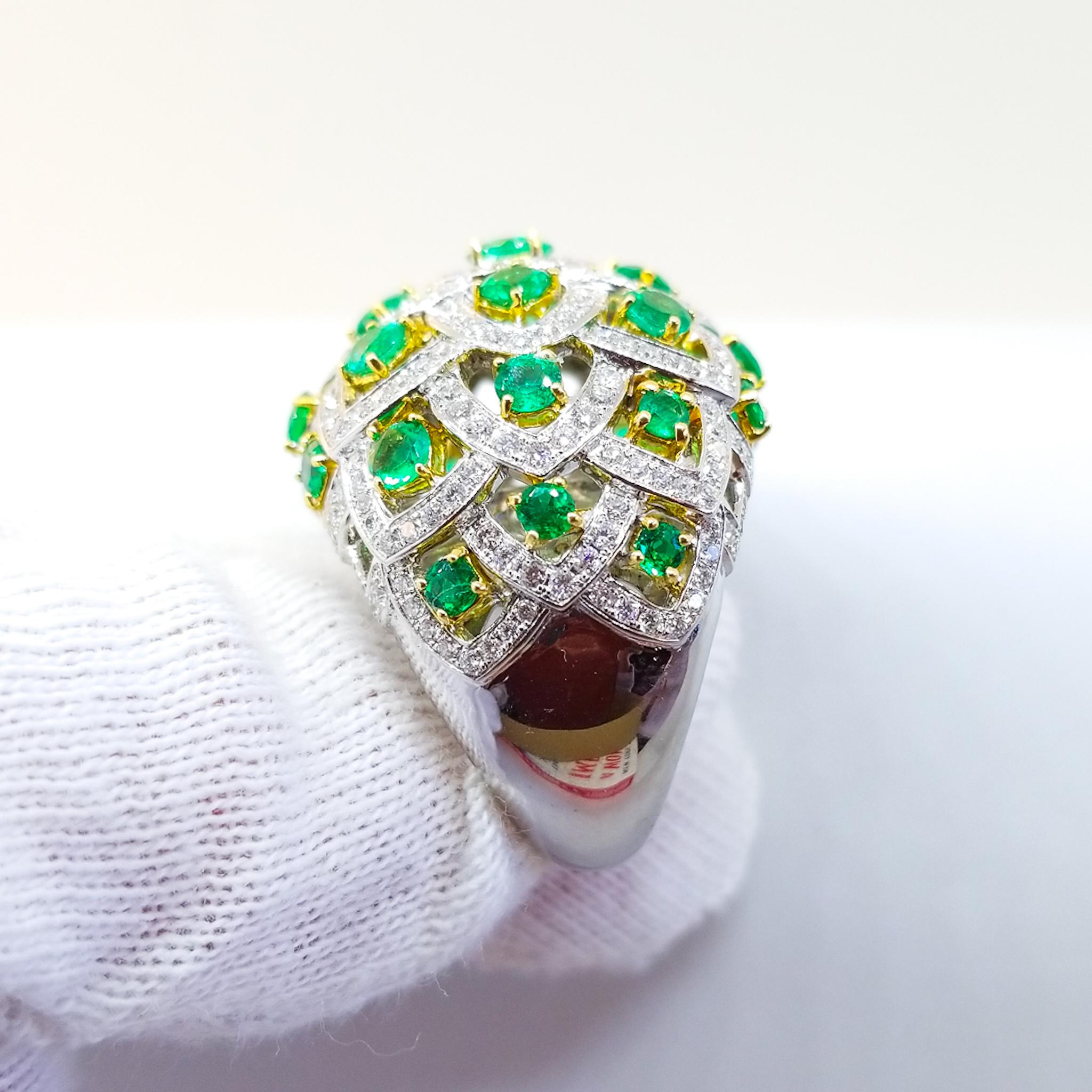 Women's or Men's 2.7 Carat Emerald and 1.8 Carat White Diamond Lotus Flower Bombe Ring 18 Karat For Sale