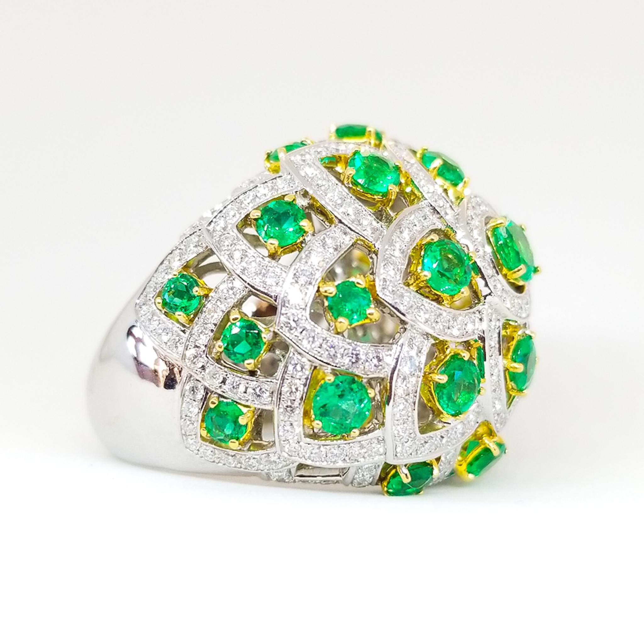 2.7 Carat Emerald and 1.8 Carat White Diamond Lotus Flower Bombe Ring 18 Karat For Sale 2