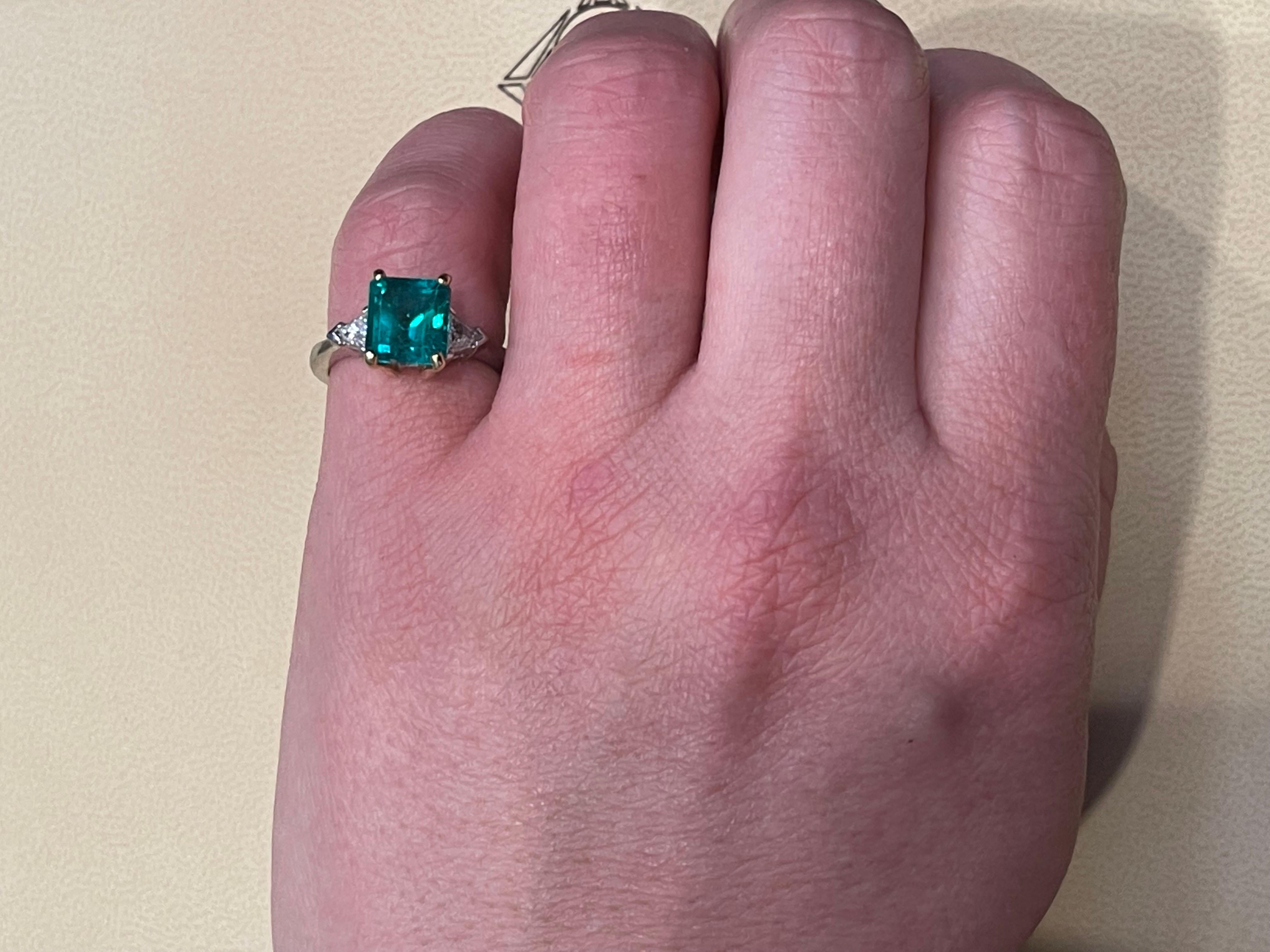 2.7 Carat Emerald Cut Colombian Emerald & 0.60Ct Diamond Ring 18K White/Y Gold For Sale 4