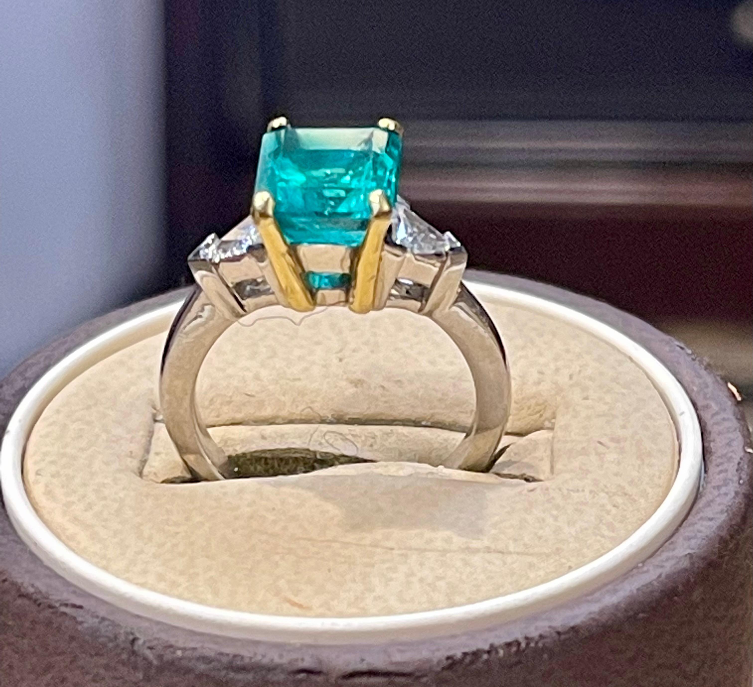2.7 Carat Emerald Cut Colombian Emerald & 0.60Ct Diamond Ring 18K White/Y Gold For Sale 5