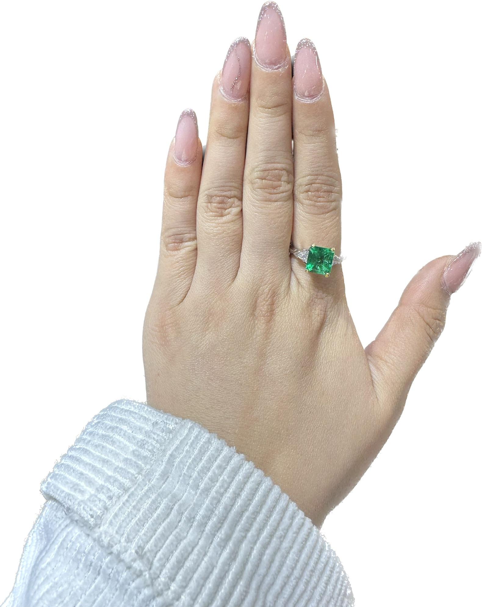 2.7 Carat Emerald Cut Colombian Emerald & 0.60Ct Diamond Ring 18K White/Y Gold For Sale 9