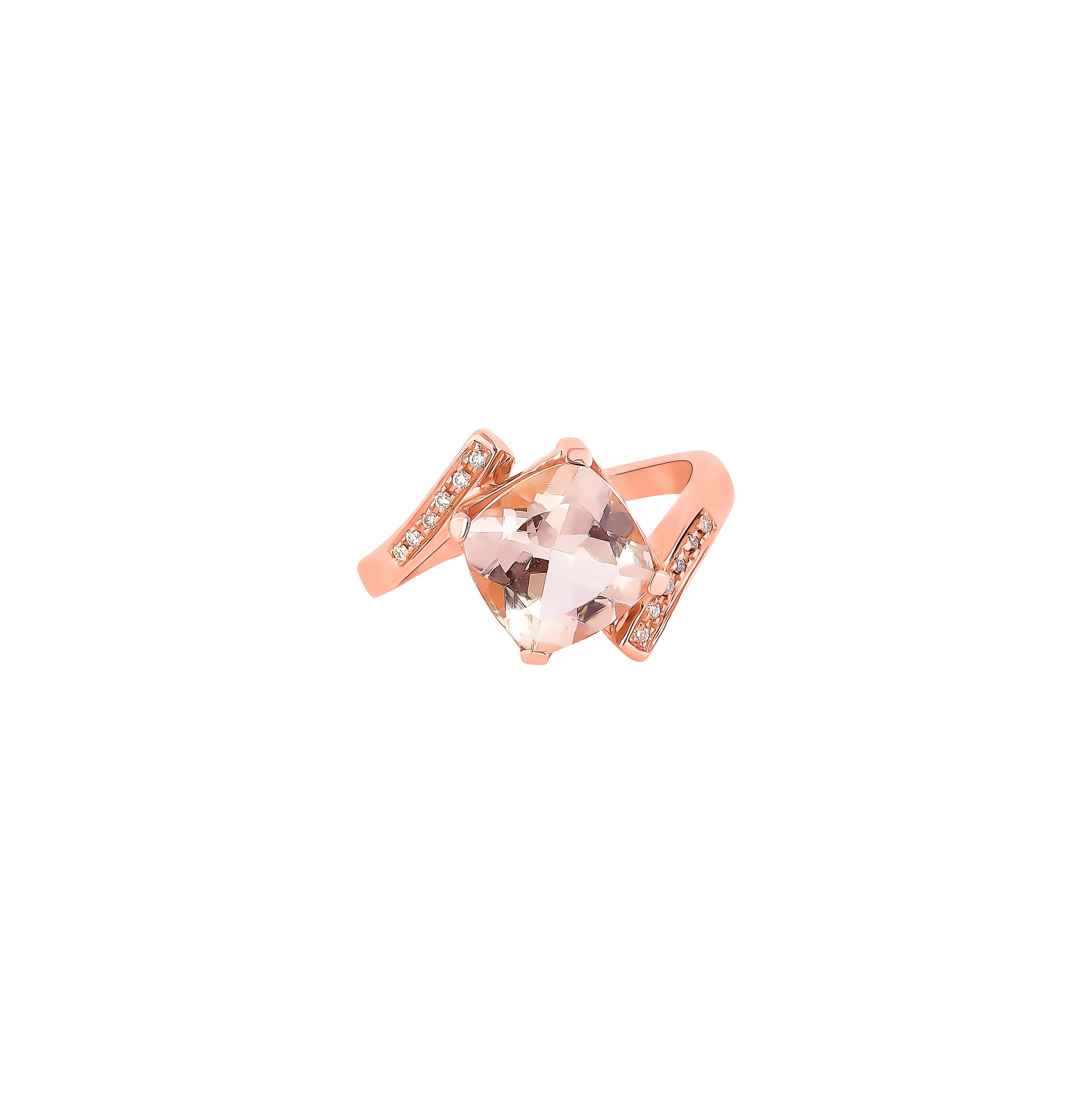 Contemporary 2.7 Carat Morganite and Diamond Ring in 18 Karat Rose Gold For Sale