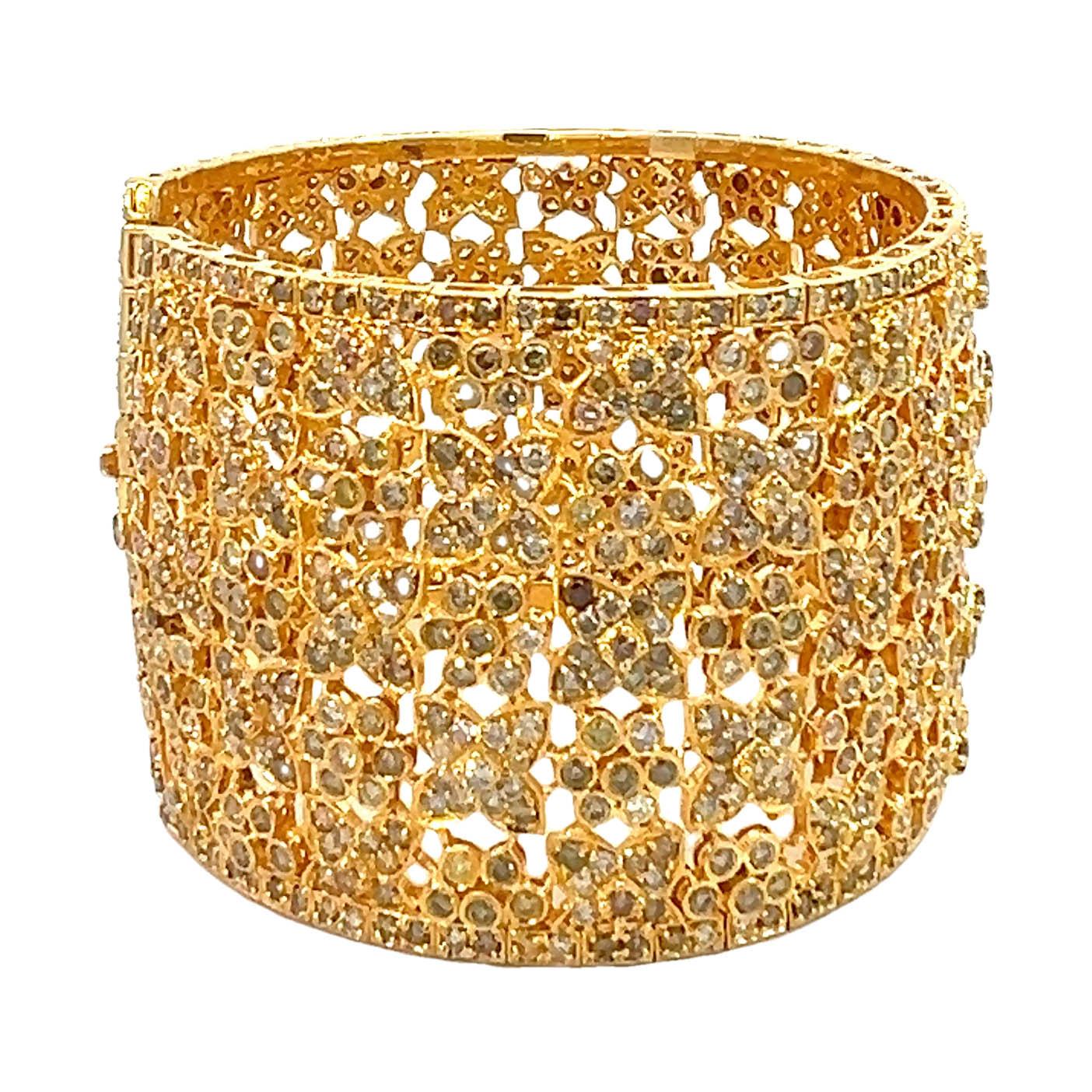 Taglio rotondo 27 Carati Multi Fancy Color Diamond Bracciale Bangle in vendita