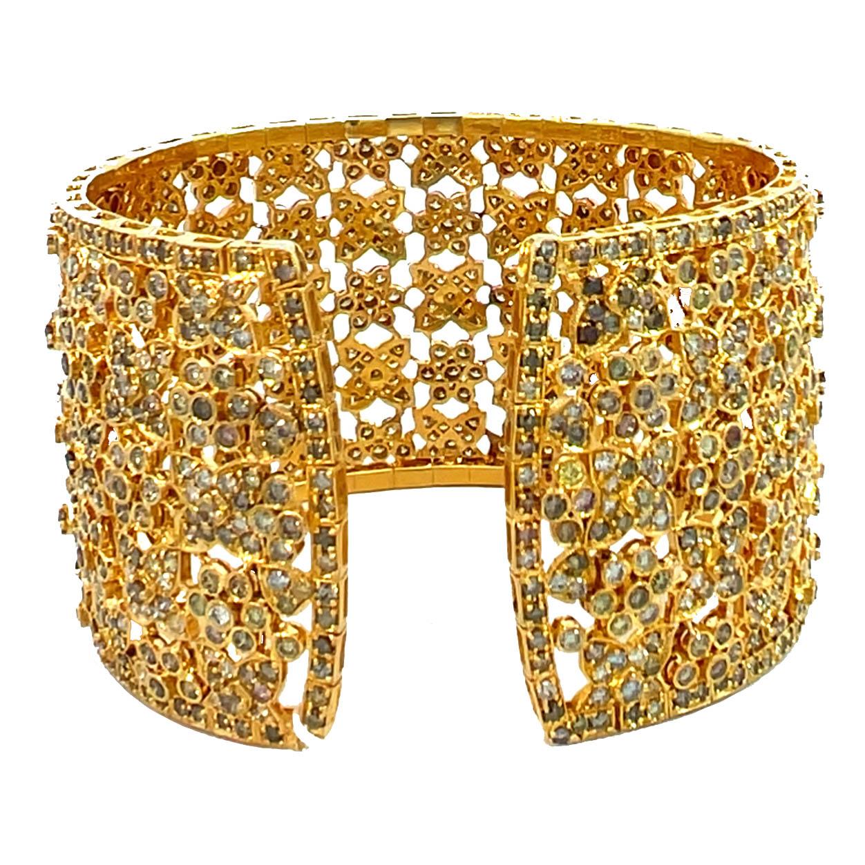 27 Carati Multi Fancy Color Diamond Bracciale Bangle In condizioni Nuovo in vendita a Beverly Hills, CA
