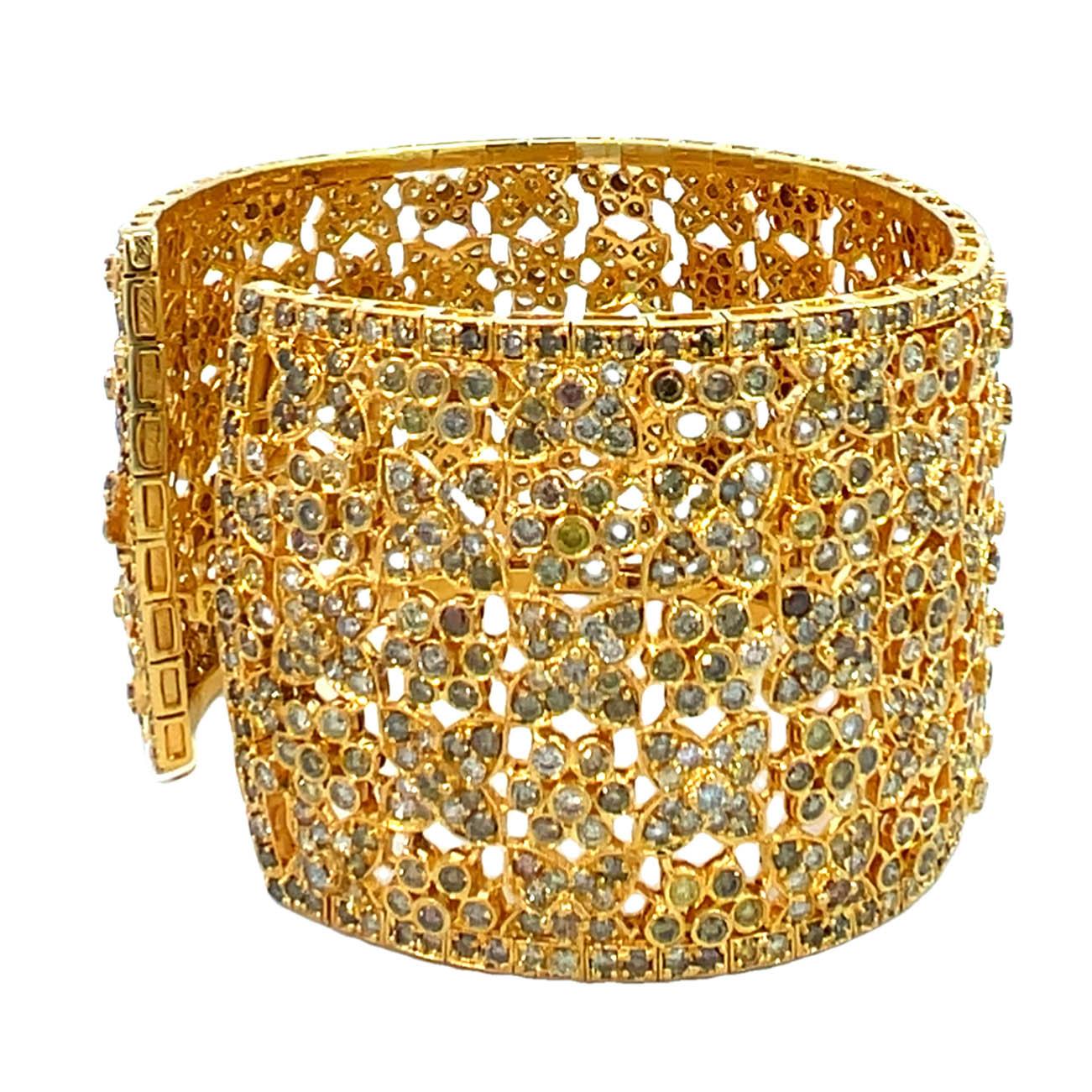 Donna 27 Carati Multi Fancy Color Diamond Bracciale Bangle in vendita