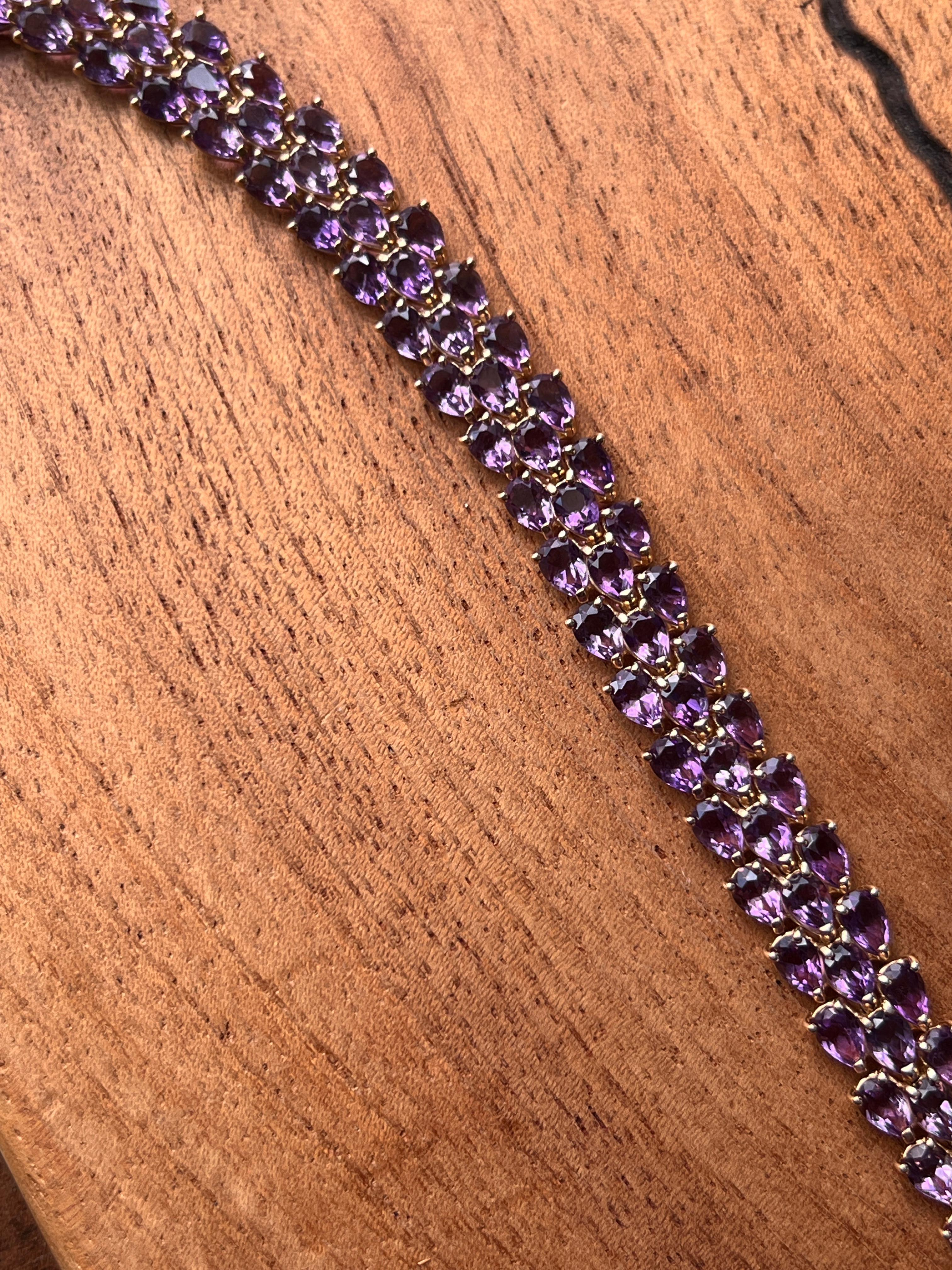 Contemporain Bracelet en améthyste poire 27 carats et or jaune 14k en vente