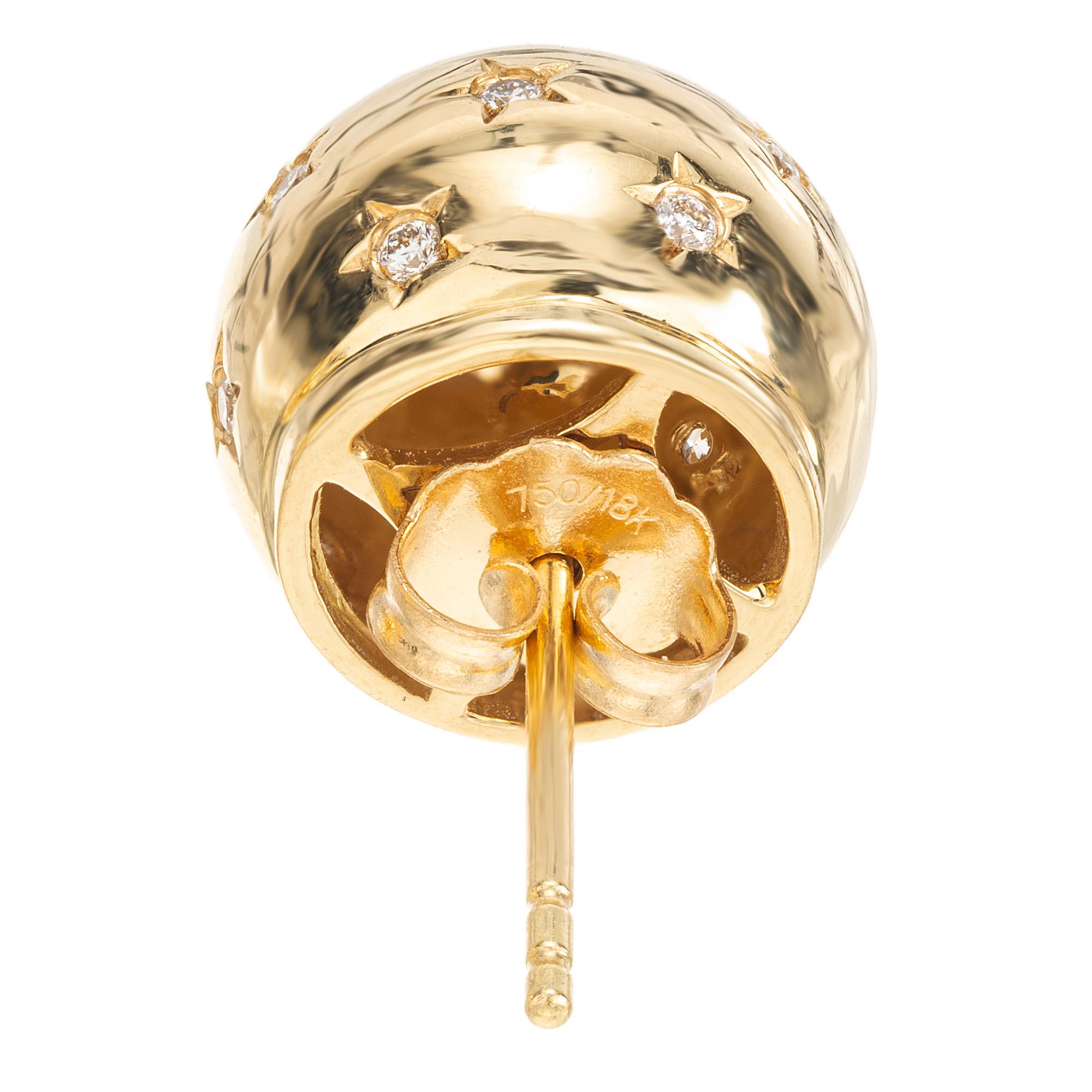 Boucles d'oreilles Ball and Ball en or jaune avec diamants ronds de .27 carats taillés en brillant Pour femmes en vente