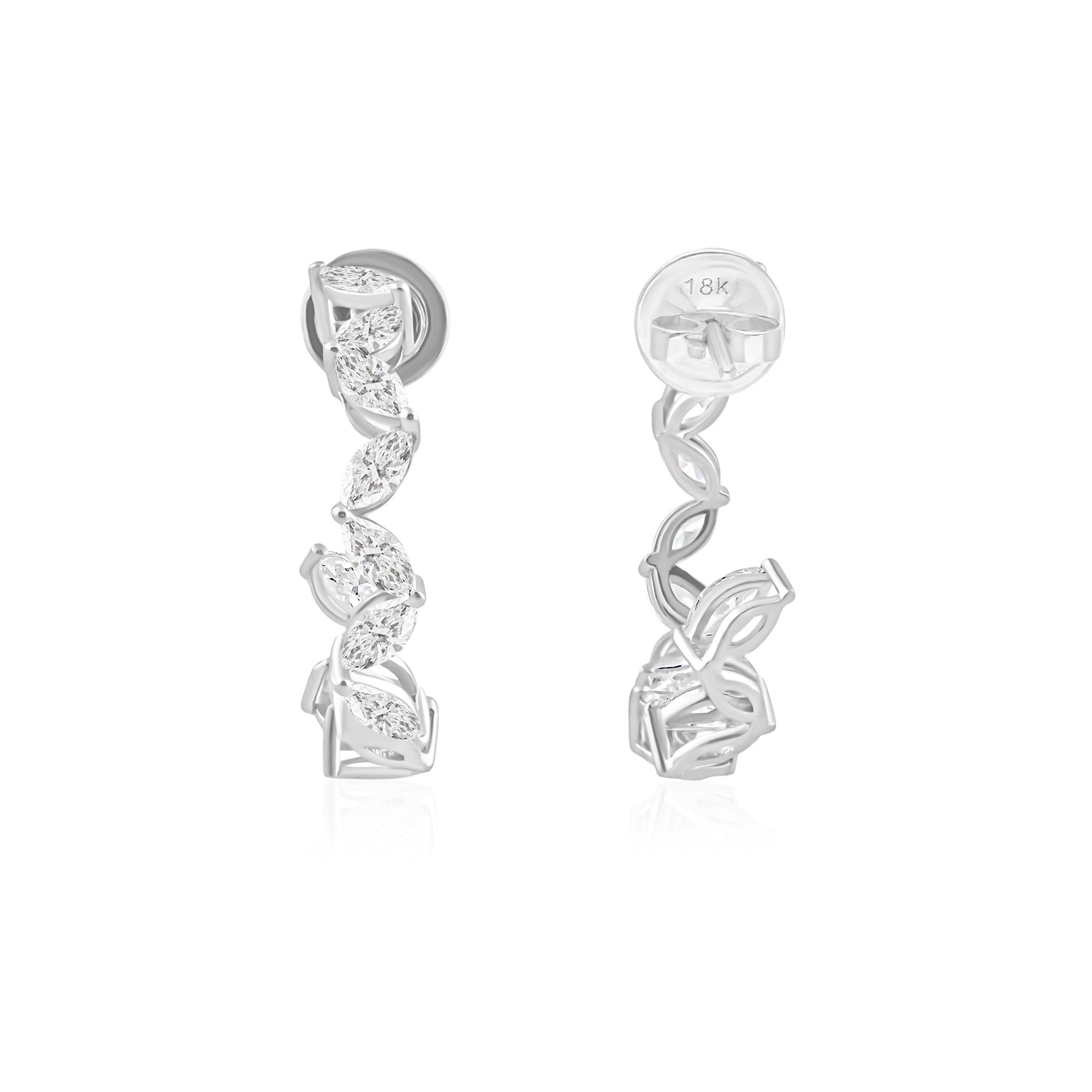 Coulées dans de l'or 18 carats, ces boucles d'oreilles exquises sont serties de 2,71 carats de diamants étincelants.

Suivez la vitrine de Spectrum Jewels pour découvrir la dernière collection et les pièces exclusives. Spectrum Jewels est fièrement