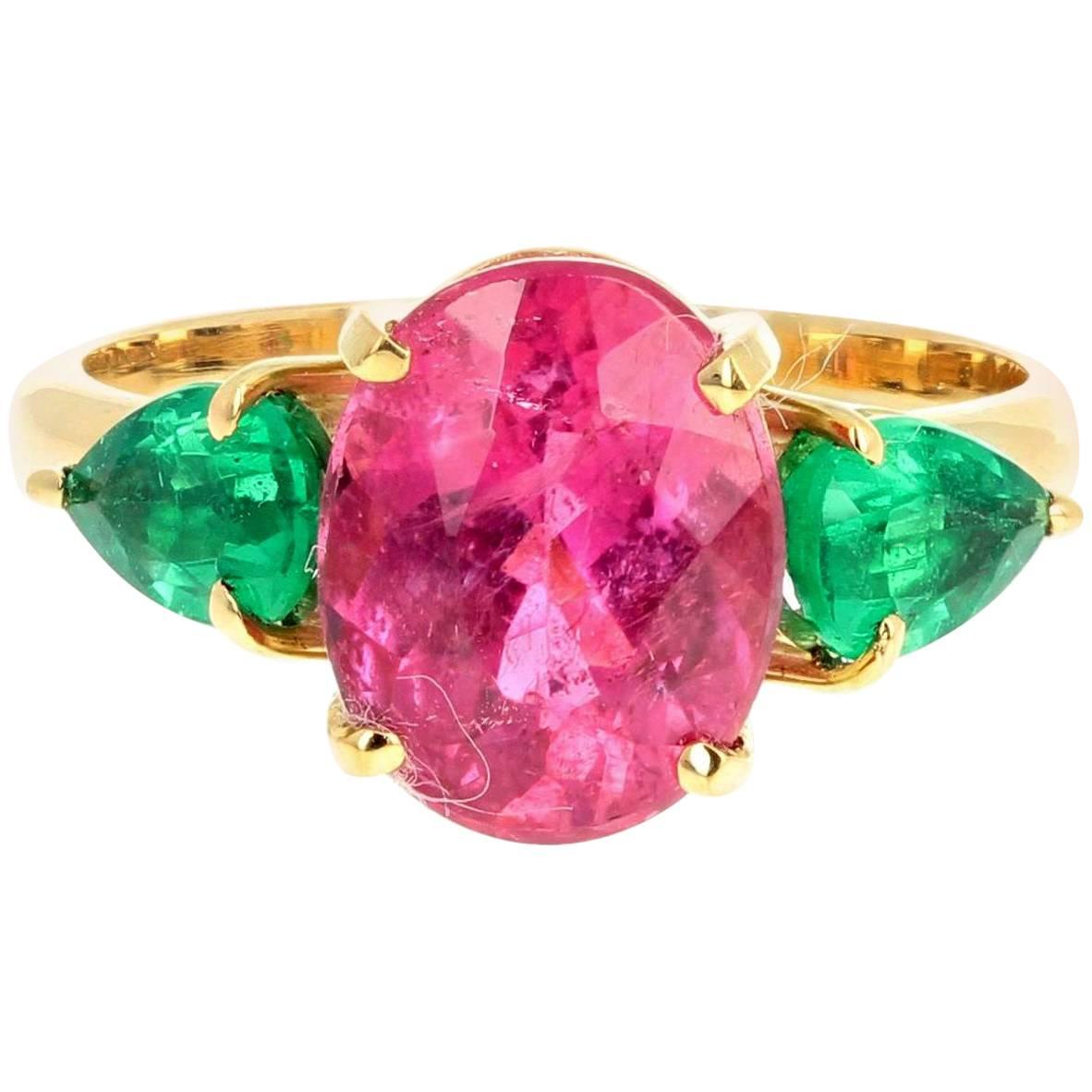 AJD Elegant Glittering 2.7 Carat Tourmaline & Emerald 18 Kt Yellow Gold Ring For Sale