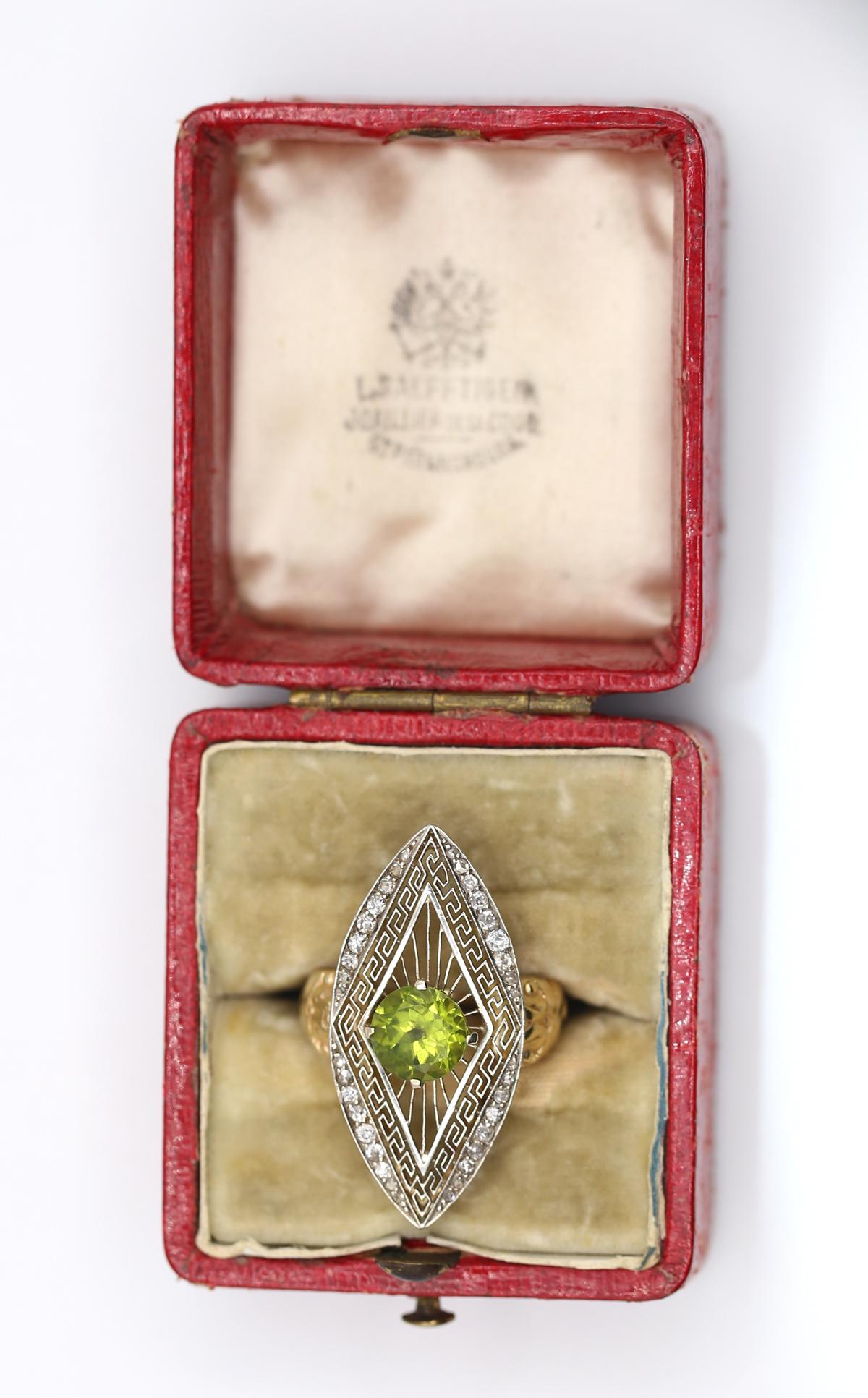 2.7 Ct Peridot Platinum Yellow Gold European Ring Boxed, 1900 For Sale 5