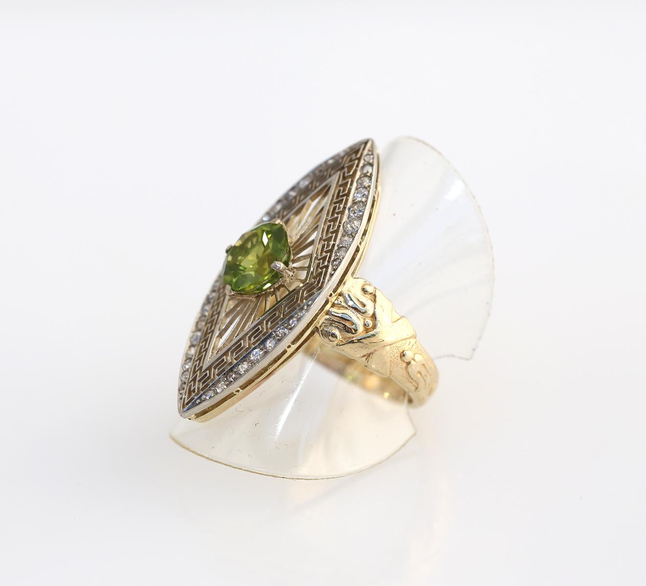 2.7 Ct Peridot Platinum Yellow Gold European Ring Boxed, 1900 For Sale 2