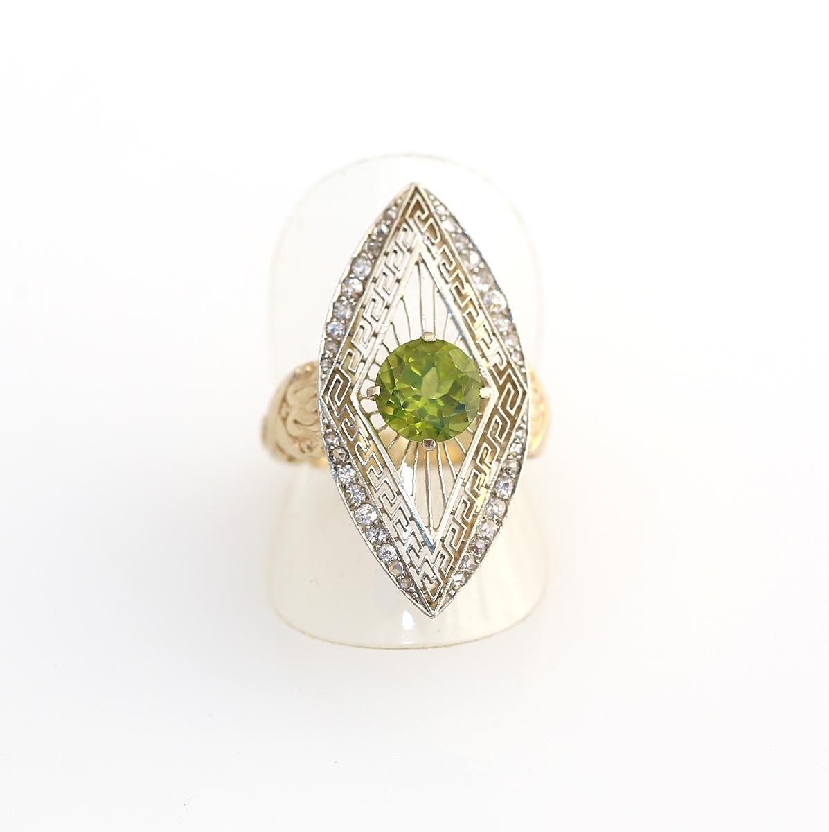 2.7 Ct Peridot Platinum Yellow Gold European Ring Boxed, 1900 For Sale 3
