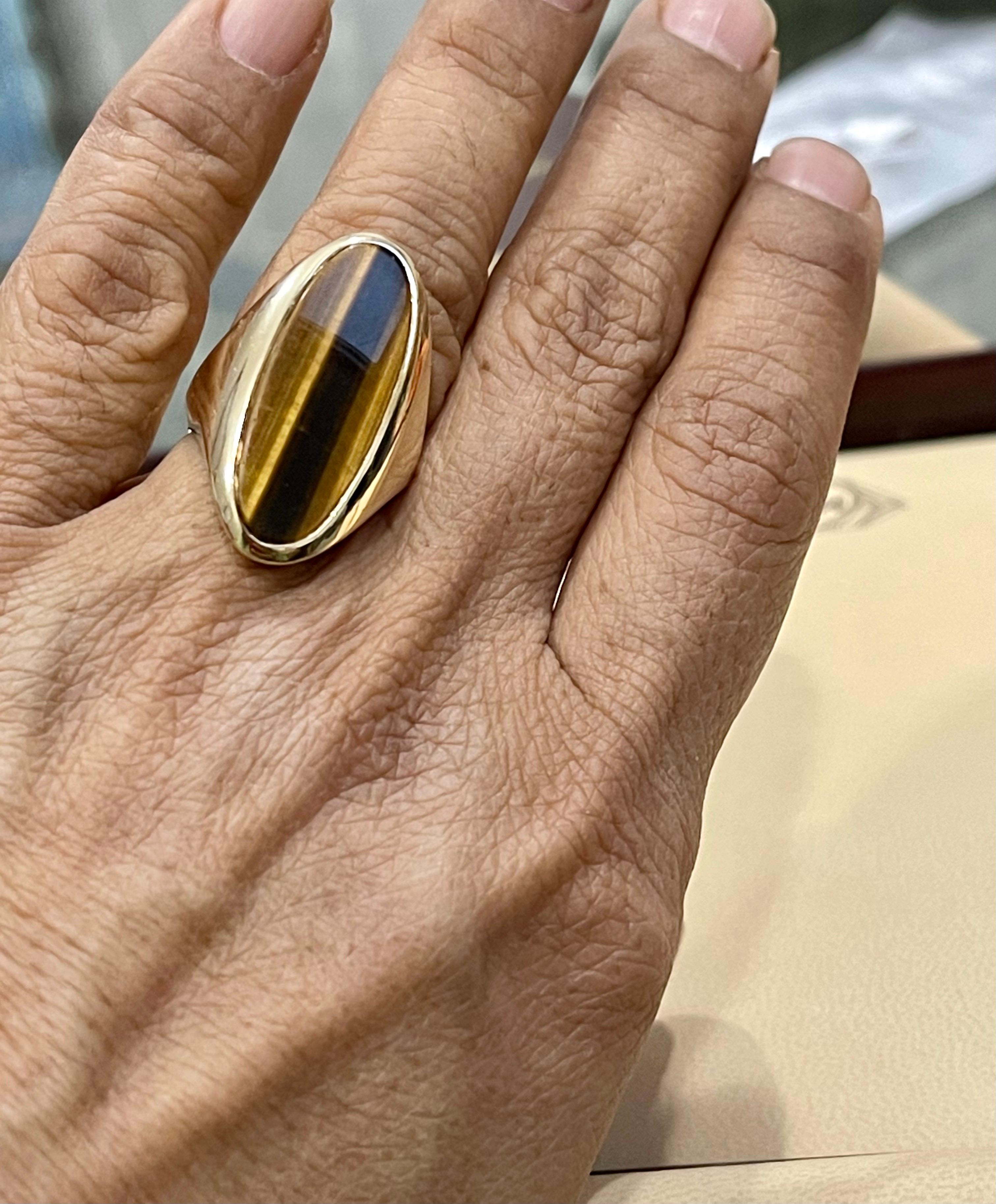 Large Oval Tiger's Eye Ring 14 Karat Yellow Gold 20 Grams For Sale 4