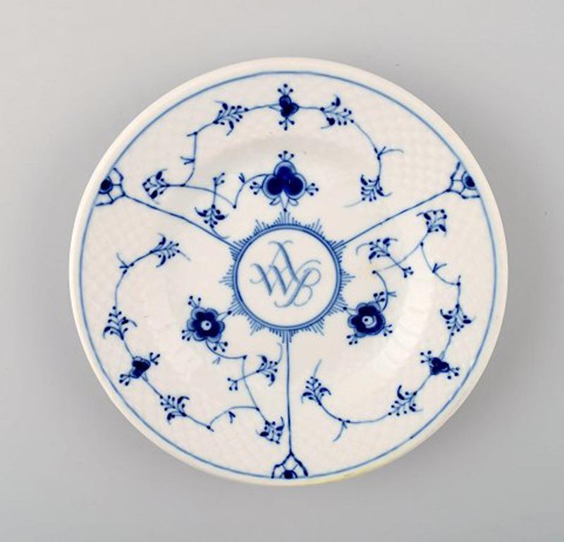 27 pieces B&G Bing & Grondahl Hotel / restaurant service, iron porcelain blue fluted plates. With monogram.
Hotel / restaurant service, 27 pieces in stock.
Large selection of blue fluted hotel / restaurant service in stock.
1st. factory quality,