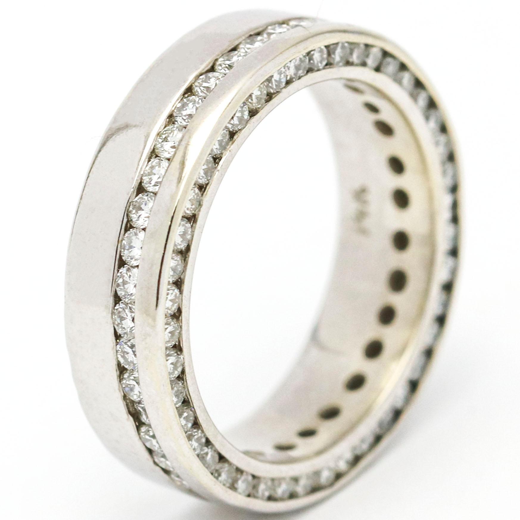 Round Cut 2.70 Carat 14 Karat White Gold Diamond Eternity Band Ring For Sale