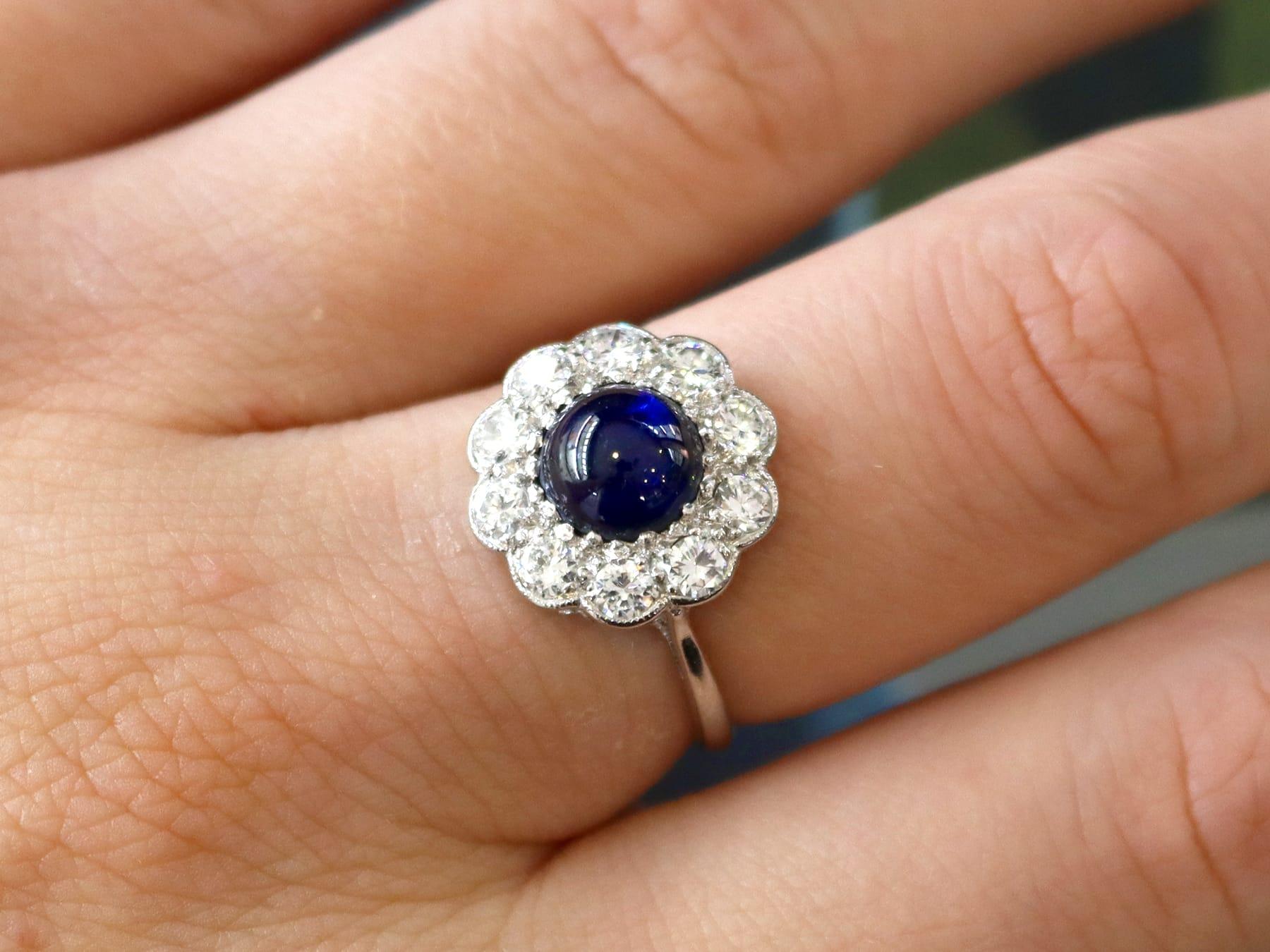 Anello con zaffiro basaltico da 2,70 carati e diamante da 1,10 carati in platino, CIRCA 1930 In condizioni ottime in vendita a Jesmond, Newcastle Upon Tyne