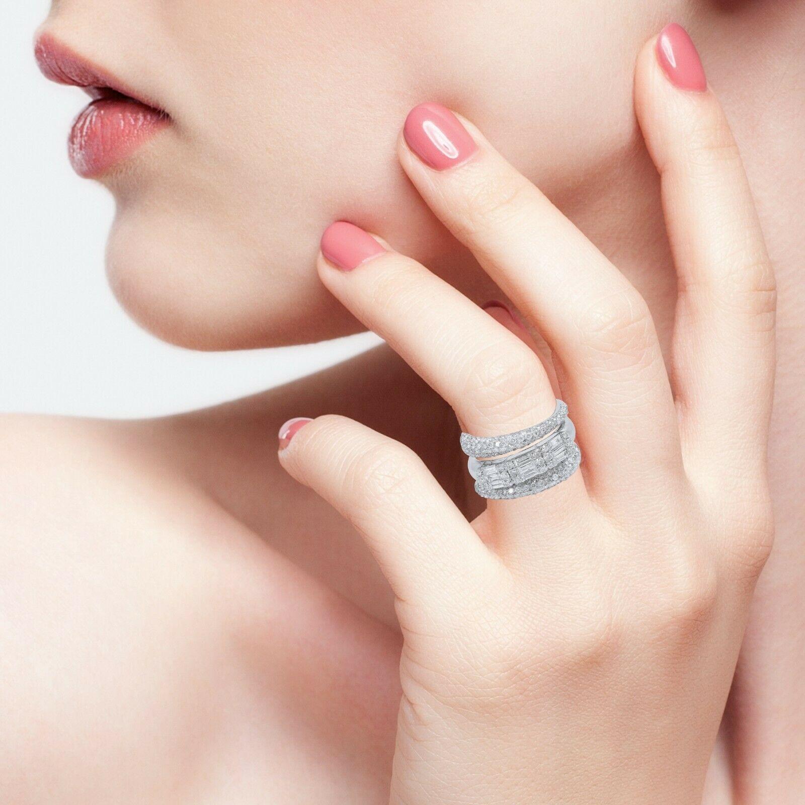 En vente :  Bague de fiançailles en or blanc 18 carats avec diamants de 2,70 carats 2