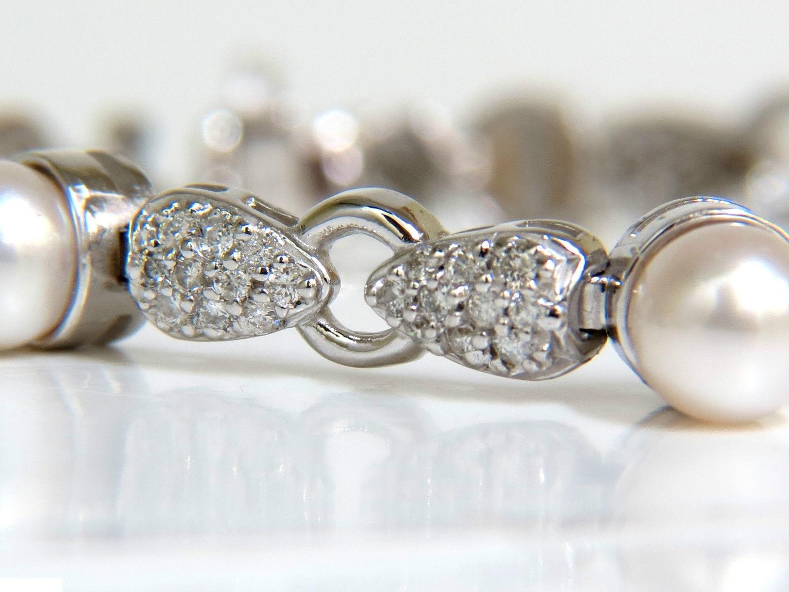 2.70 Carat Diamonds and Luster Akoya Pearl Petal Link Tennis Bracelet 14 Karat In New Condition In New York, NY