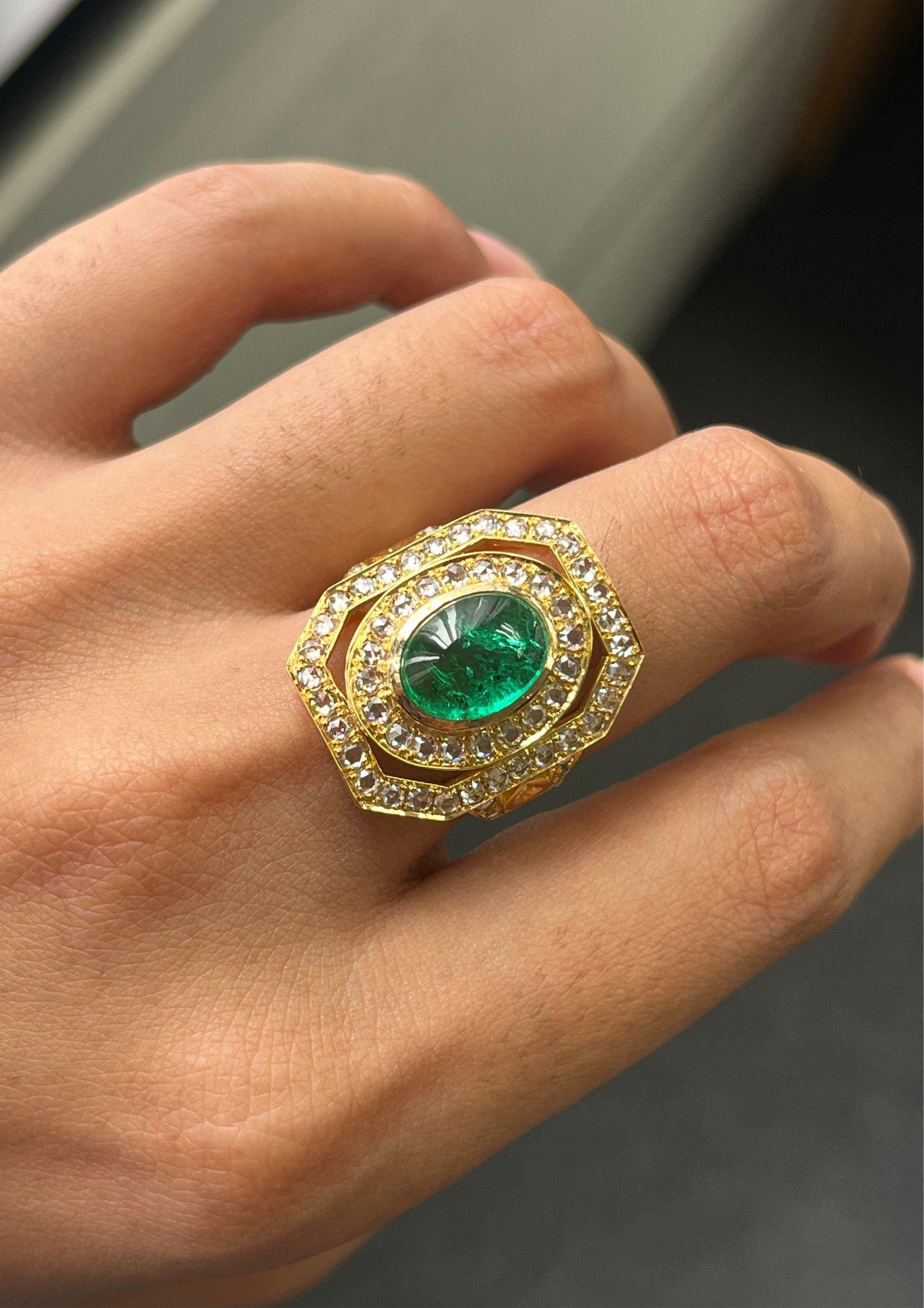 Victorian Era inspired 2.70ct Cabochon Emerald & Rose-cut Diamonds 18K Gold Ring In New Condition For Sale In Bangkok, TH