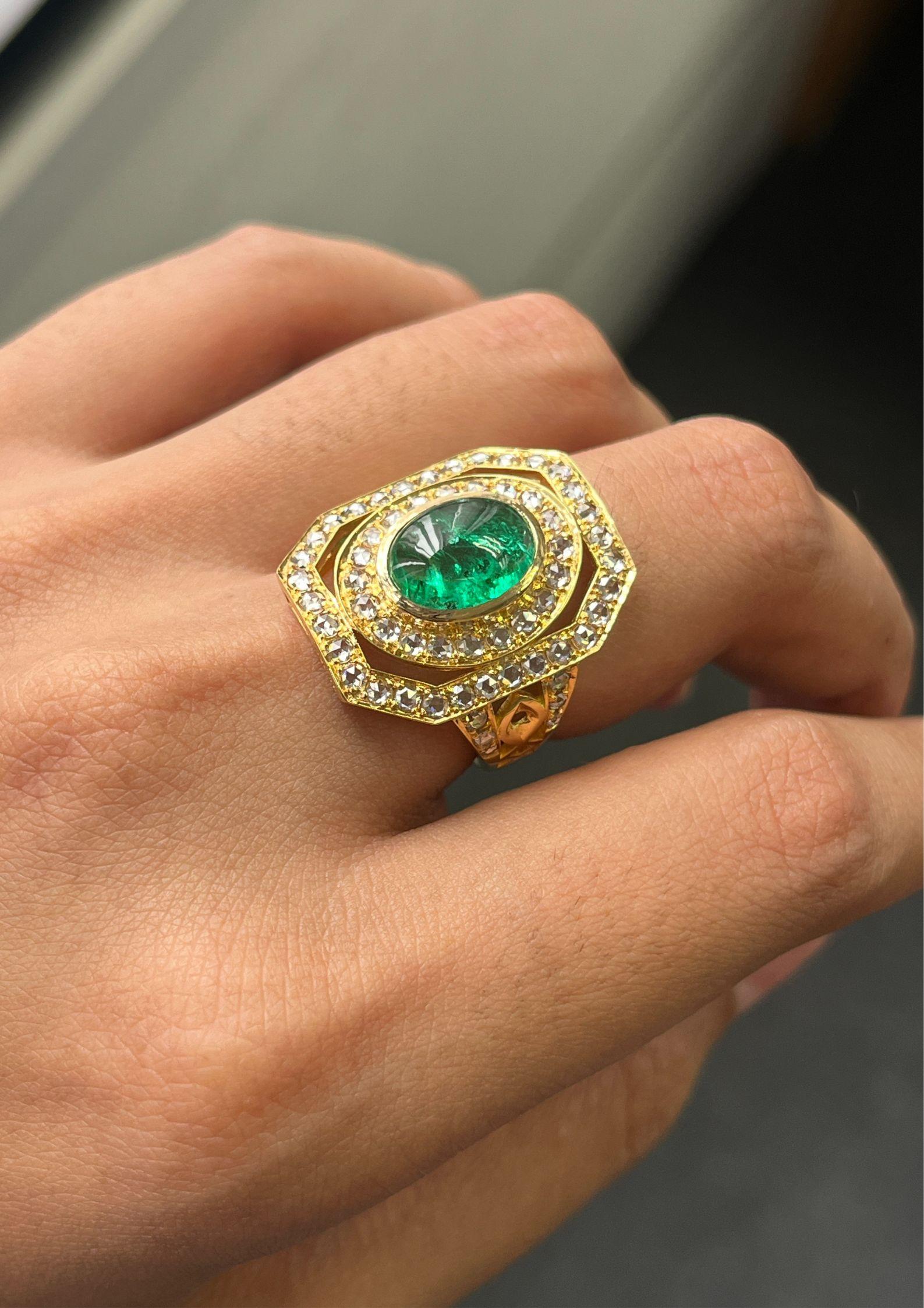 Women's Victorian Era inspired 2.70ct Cabochon Emerald & Rose-cut Diamonds 18K Gold Ring For Sale