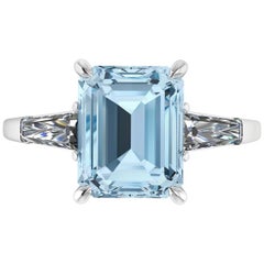 4.54 Carat Emerald Aquamarine 0.40 Carat Baguette Diamonds Cocktail Ring