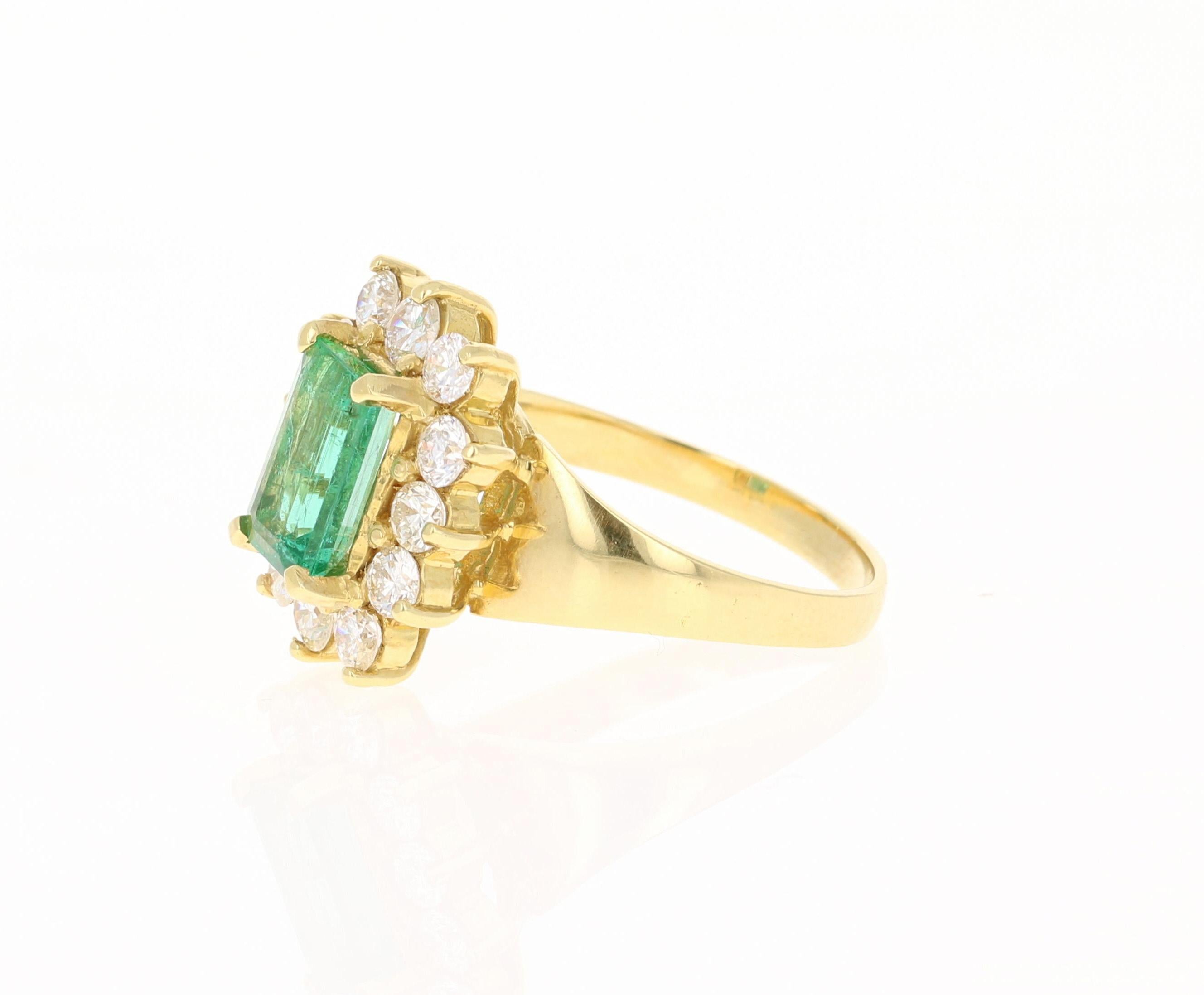 Contemporary 2.70 Carat Emerald Diamond 18 Karat Yellow Gold Ring For Sale