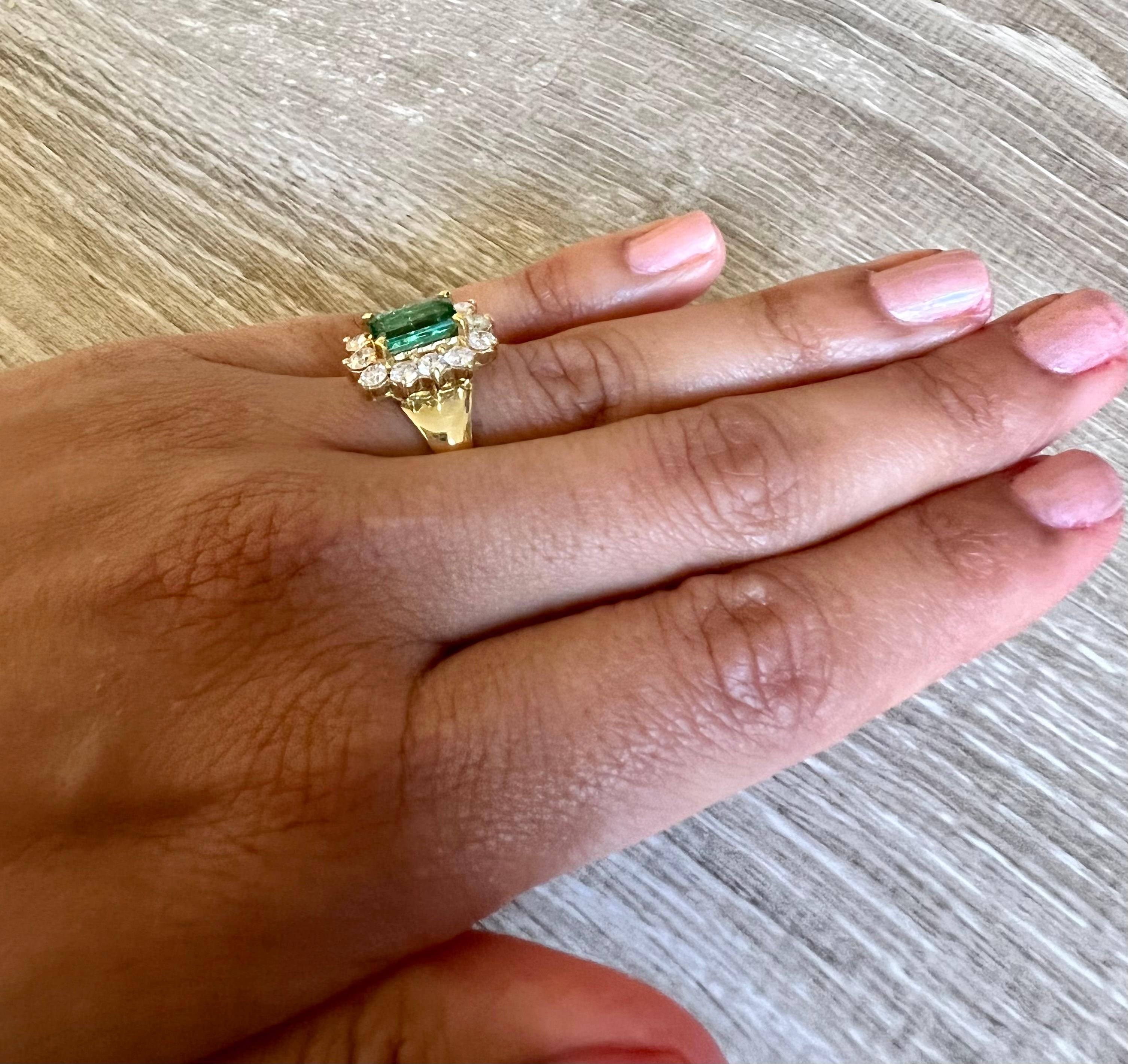 Women's 2.70 Carat Emerald Diamond 18 Karat Yellow Gold Ring For Sale