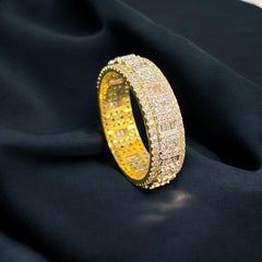 Anello eternity con pavé di diamanti rotondi a forma di baguette da 2,70 carati, F/VS1, in oro giallo 14 carati