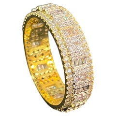 Anello eternity con pavé di diamanti rotondi a forma di baguette da 2,70 carati, F/VS1, in oro giallo 14 carati
