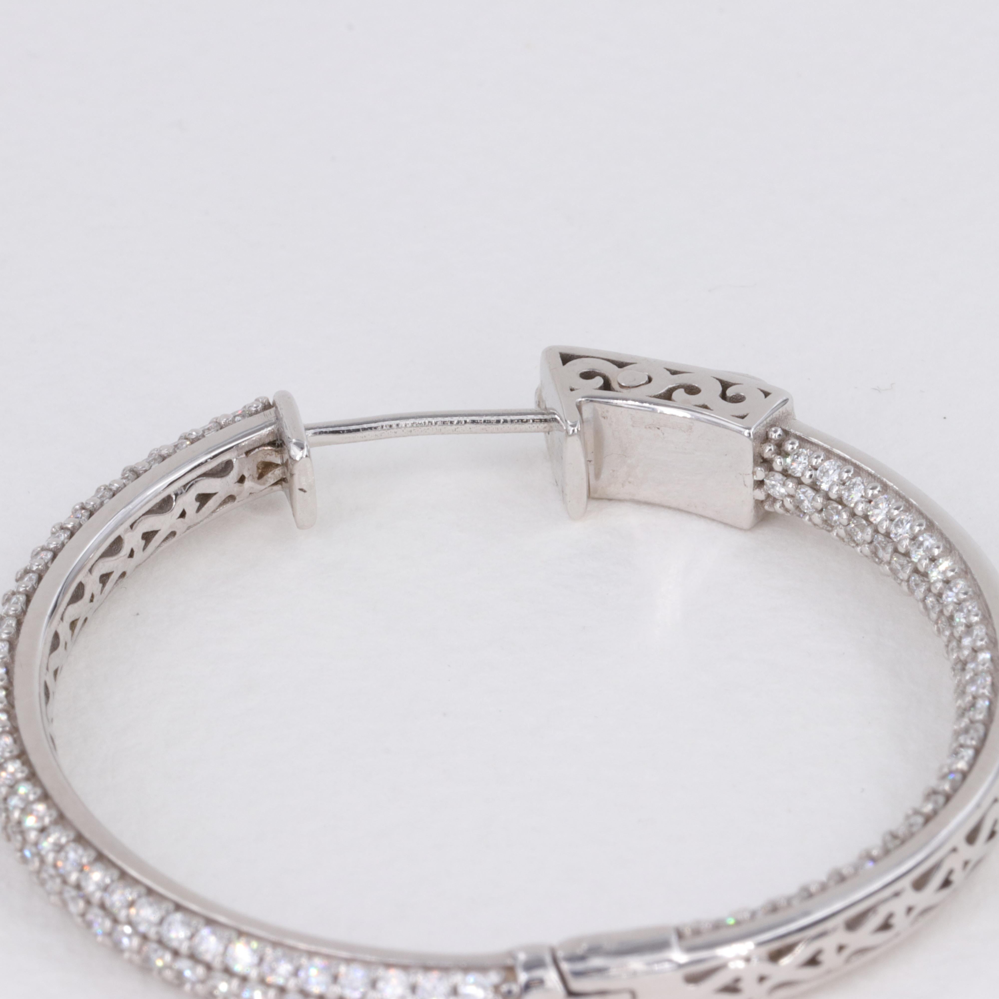 2,70 Karat Diamant-Ohrringe mit Innenseite und Außenseite 1,5 Zoll Durchmesser im Angebot 3