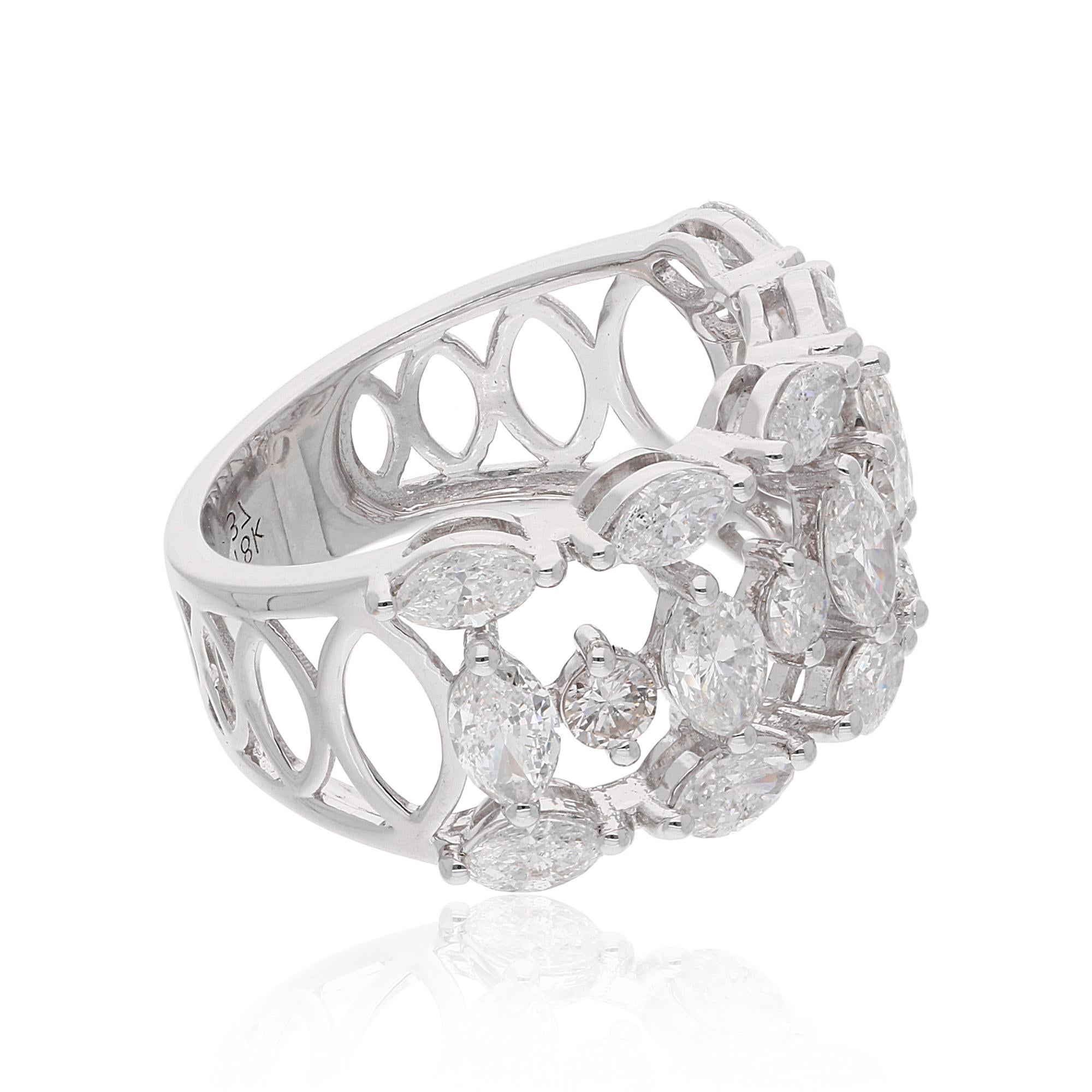 2.70 Carat Marquise & Round Diamond Ring 18 Karat White Gold Handmade Jewelry In New Condition For Sale In Diera, Dubai