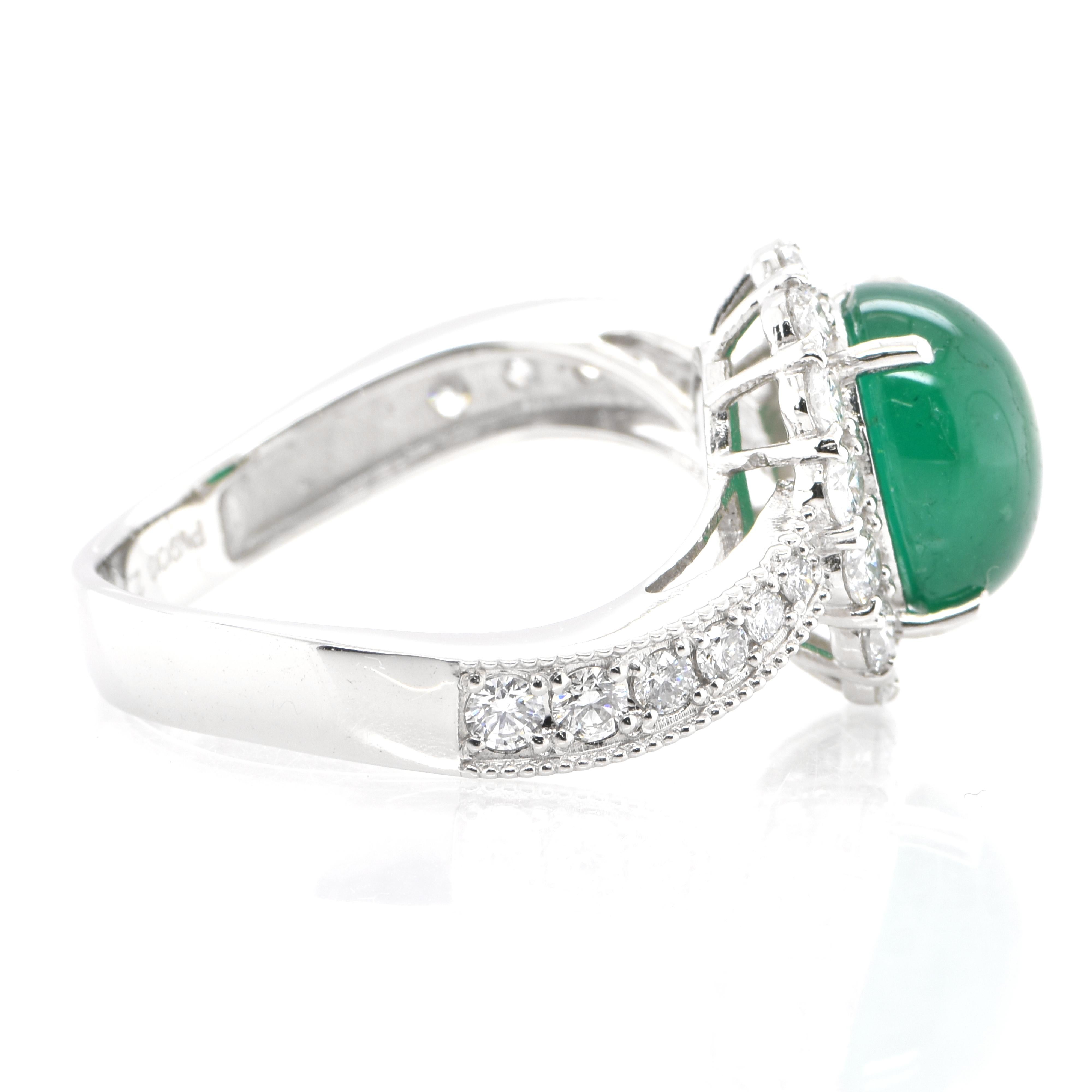 2.70 Carat Natural Emerald Cabochon and Diamond Ring Set in Platinum In New Condition For Sale In Tokyo, JP