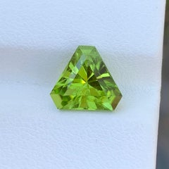 2.70 Carat Natural Loose Apple Green Trillion Shape Peridot Gem For Ring
