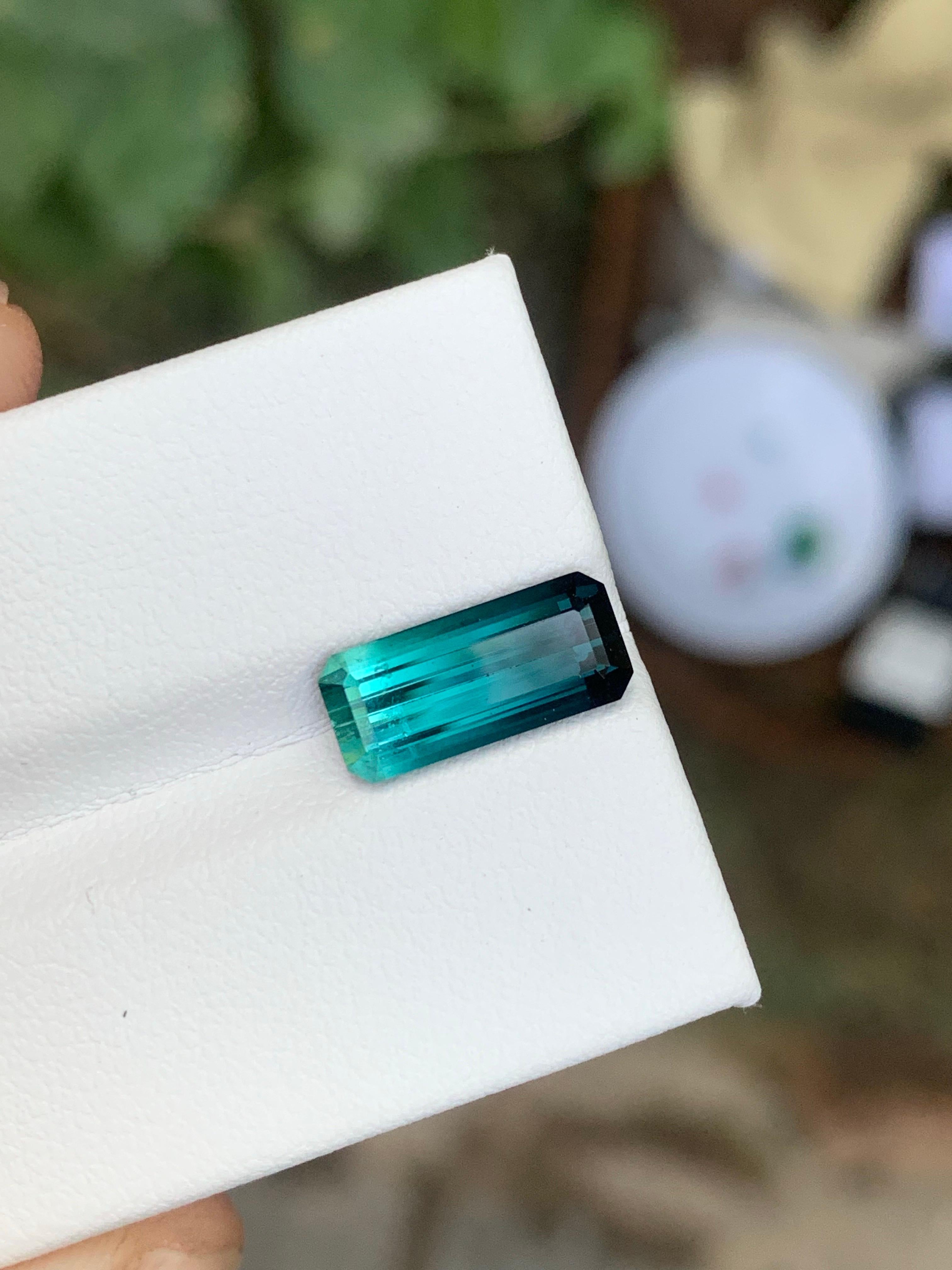 2.70 Carat Natural Loose Bi Colour Tourmaline Long Emerald Cut Gemstone (Tourmaline bicolore taille émeraude) en vente 4