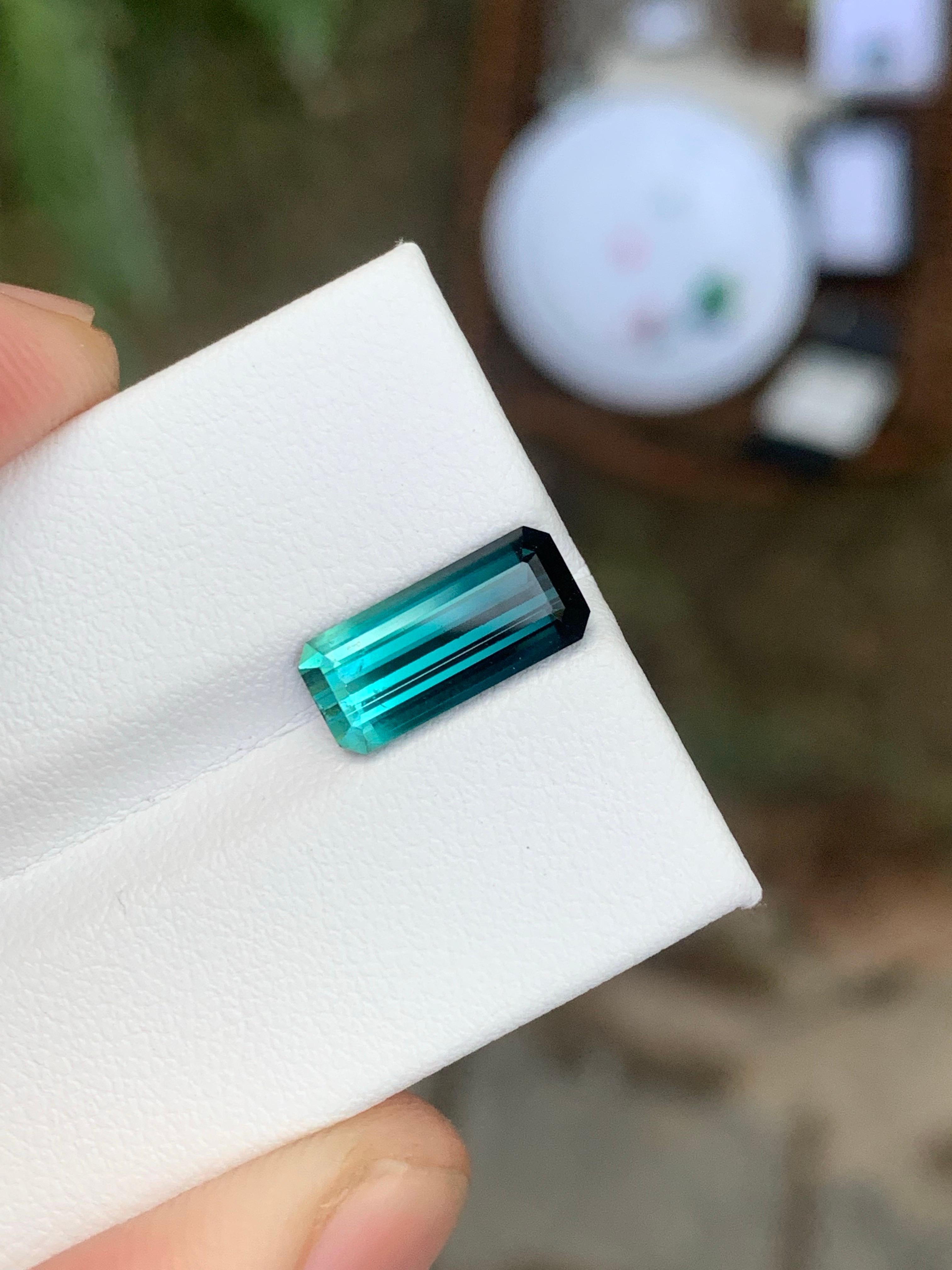 Taille émeraude 2.70 Carat Natural Loose Bi Colour Tourmaline Long Emerald Cut Gemstone (Tourmaline bicolore taille émeraude) en vente