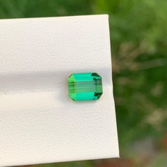 2,70 Karat natürlicher loser hellgrüner Turmalin Smaragd Form Edelstein für Ring