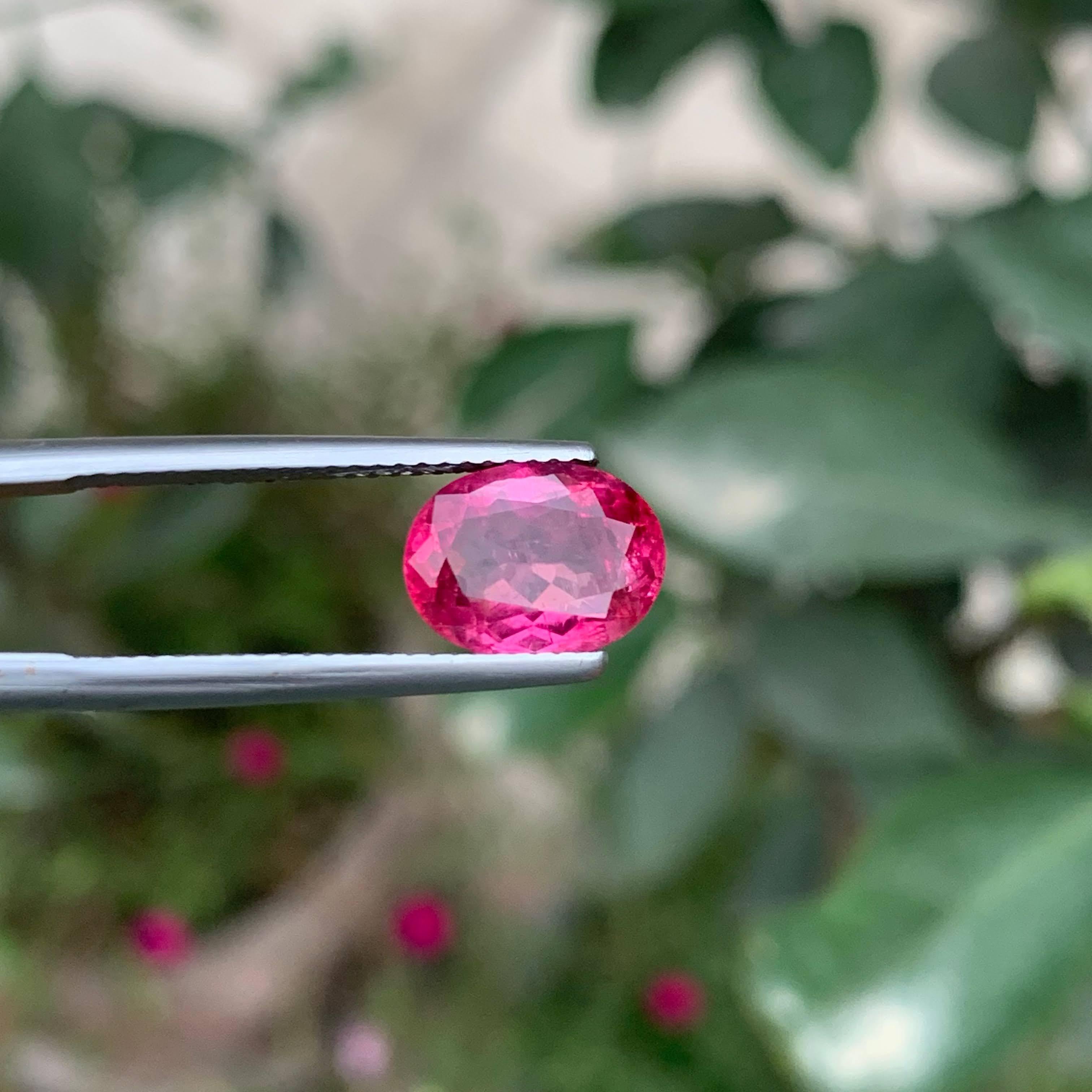 2.70 Carat Natural Loose Bubblegum Pink Tourmaline Oval Cut Afghan Gemstone In New Condition For Sale In Bangkok, TH