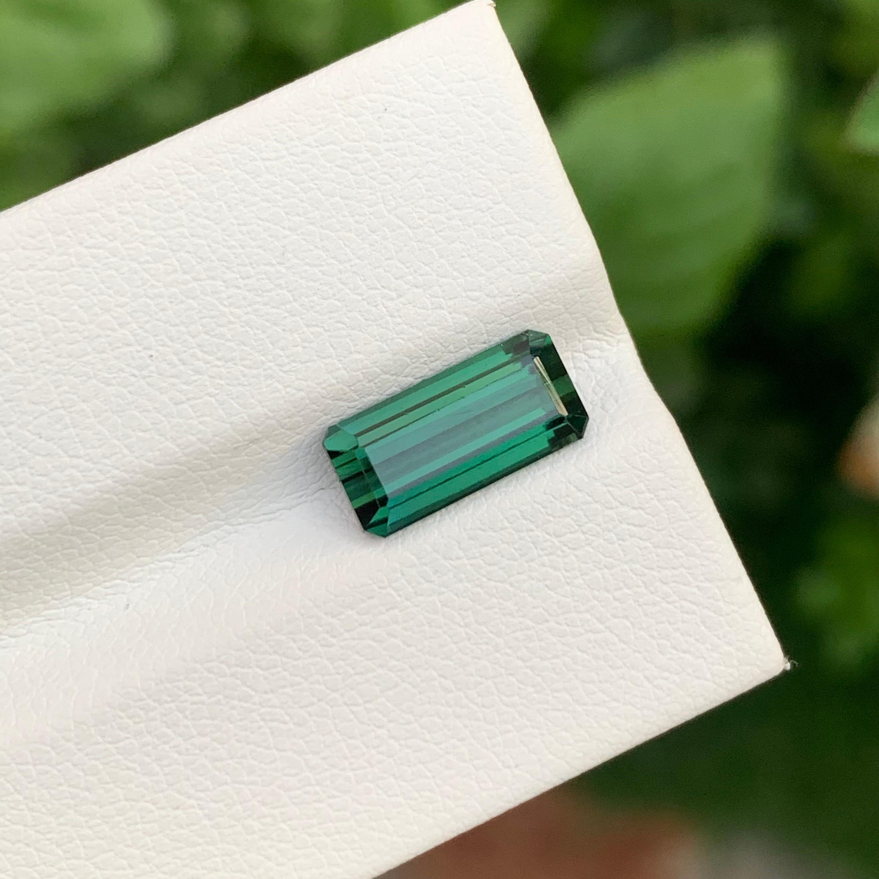 2,70 Karat natürlicher loser dunkelgrüner Turmalin in Smaragdform für Schmuck im Angebot 4