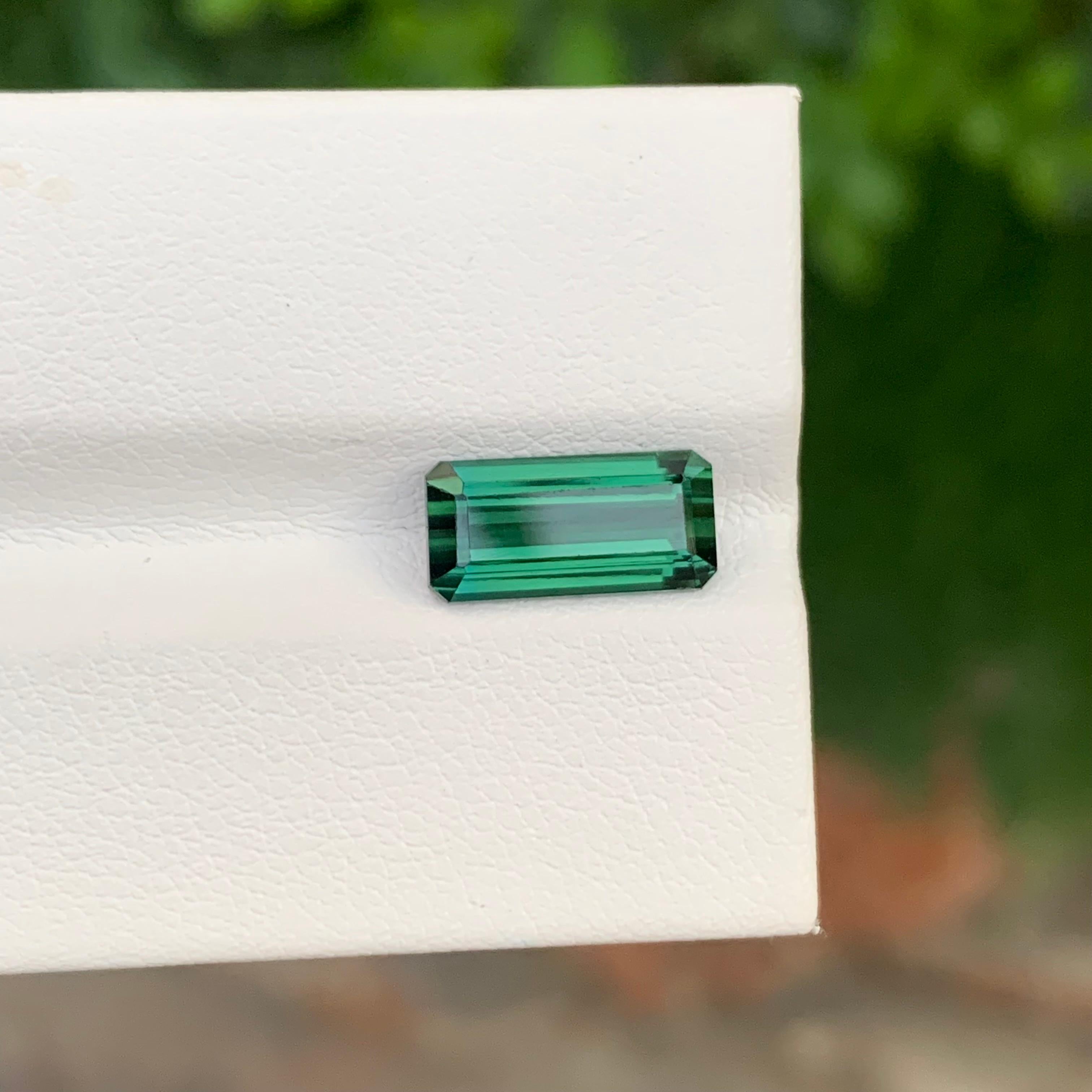 2,70 Karat natürlicher loser dunkelgrüner Turmalin in Smaragdform für Schmuck im Angebot 5