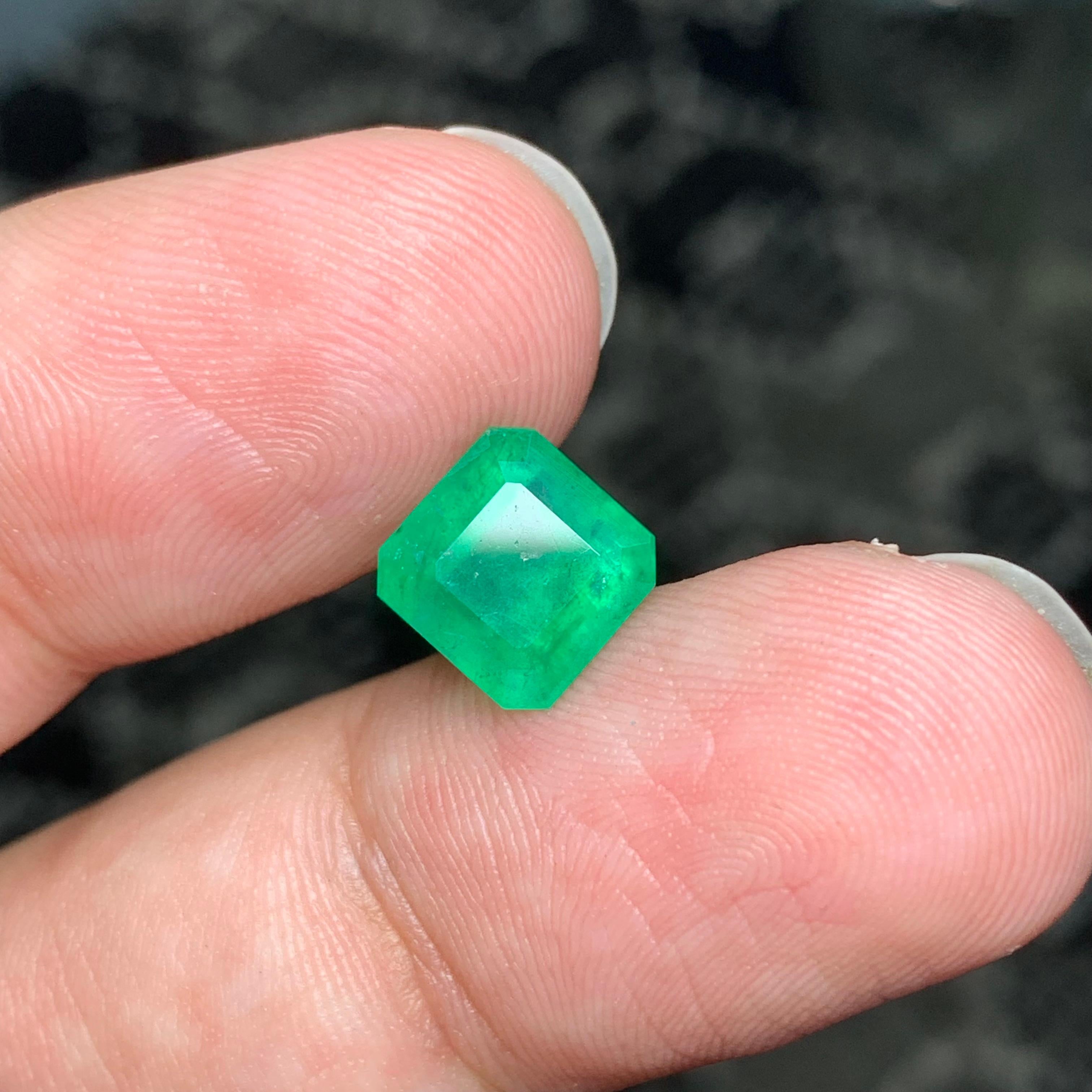 2,70 Karat natürlicher loser Smaragd in quadratischer Form aus Swat Mine, Pakistan im Angebot 4