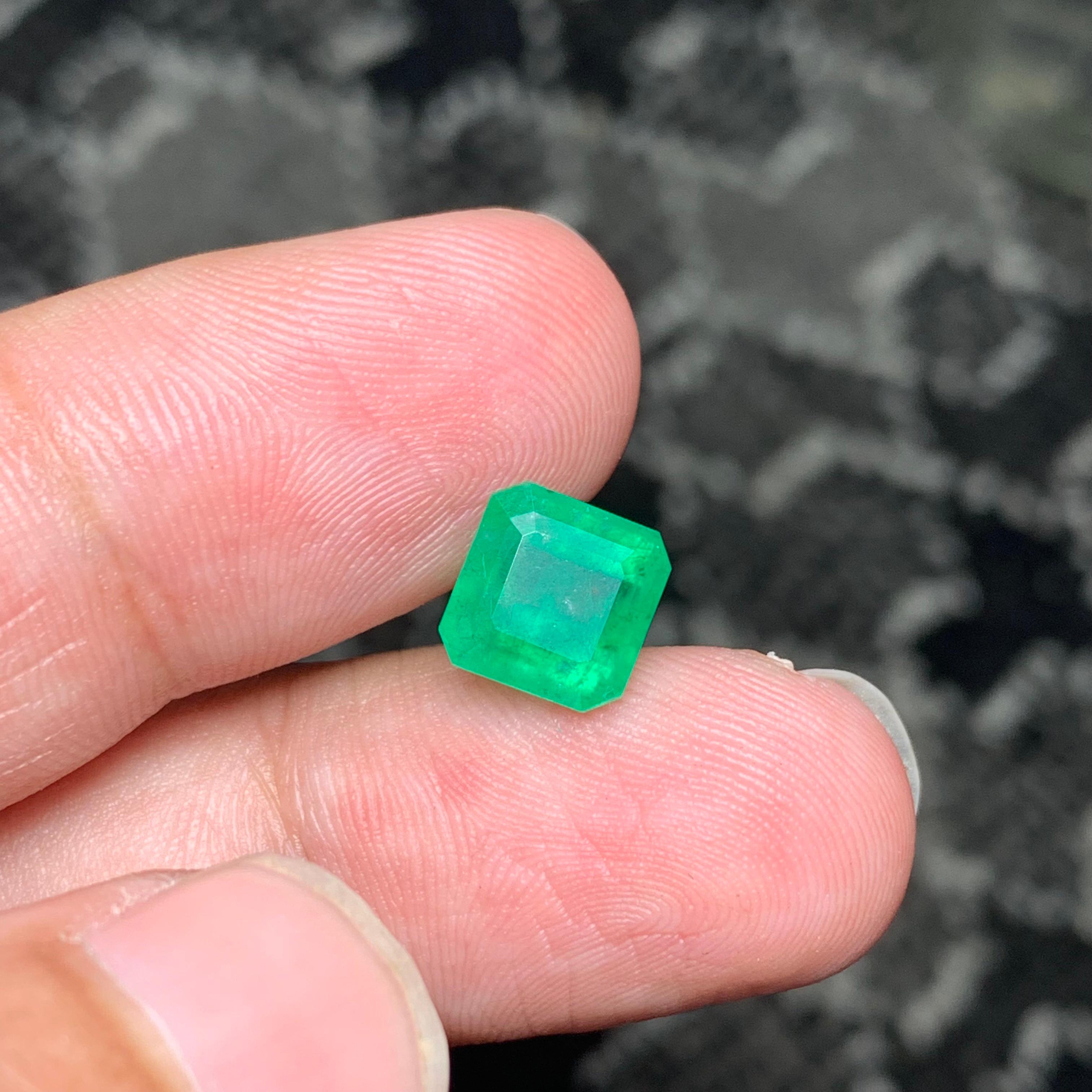 2,70 Karat natürlicher loser Smaragd in quadratischer Form aus Swat Mine, Pakistan für Damen oder Herren im Angebot