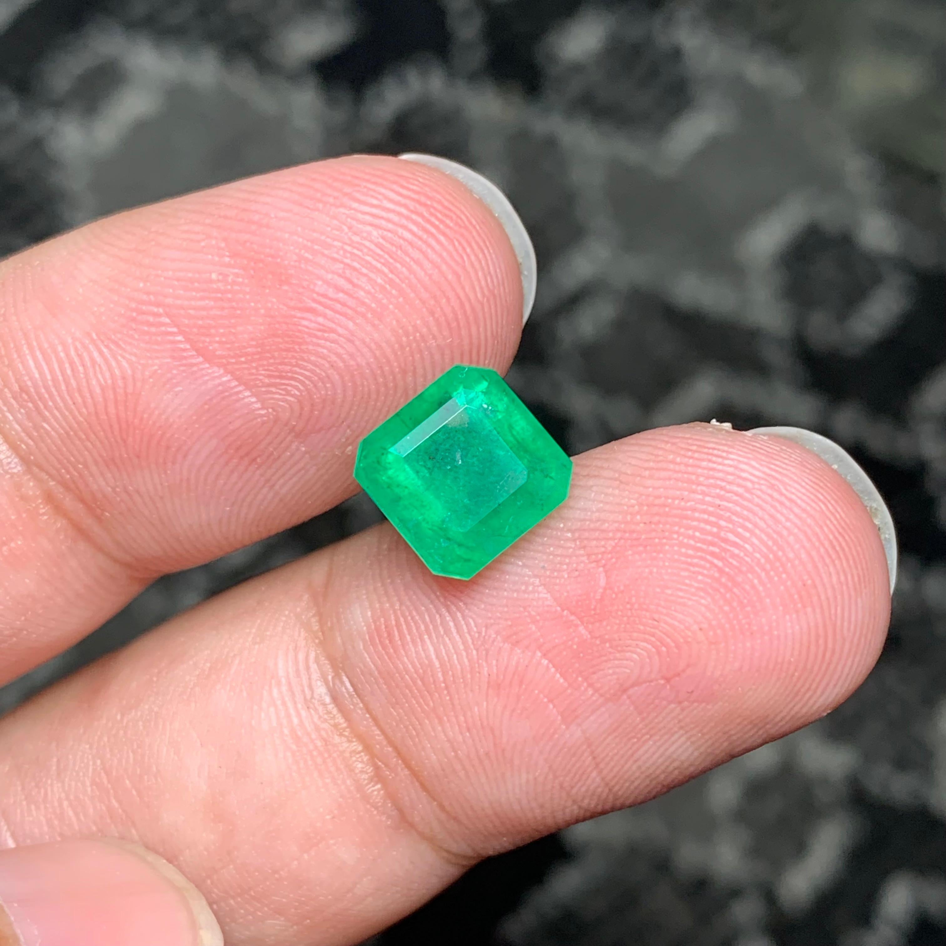 2,70 Karat natürlicher loser Smaragd in quadratischer Form aus Swat Mine, Pakistan im Angebot 1